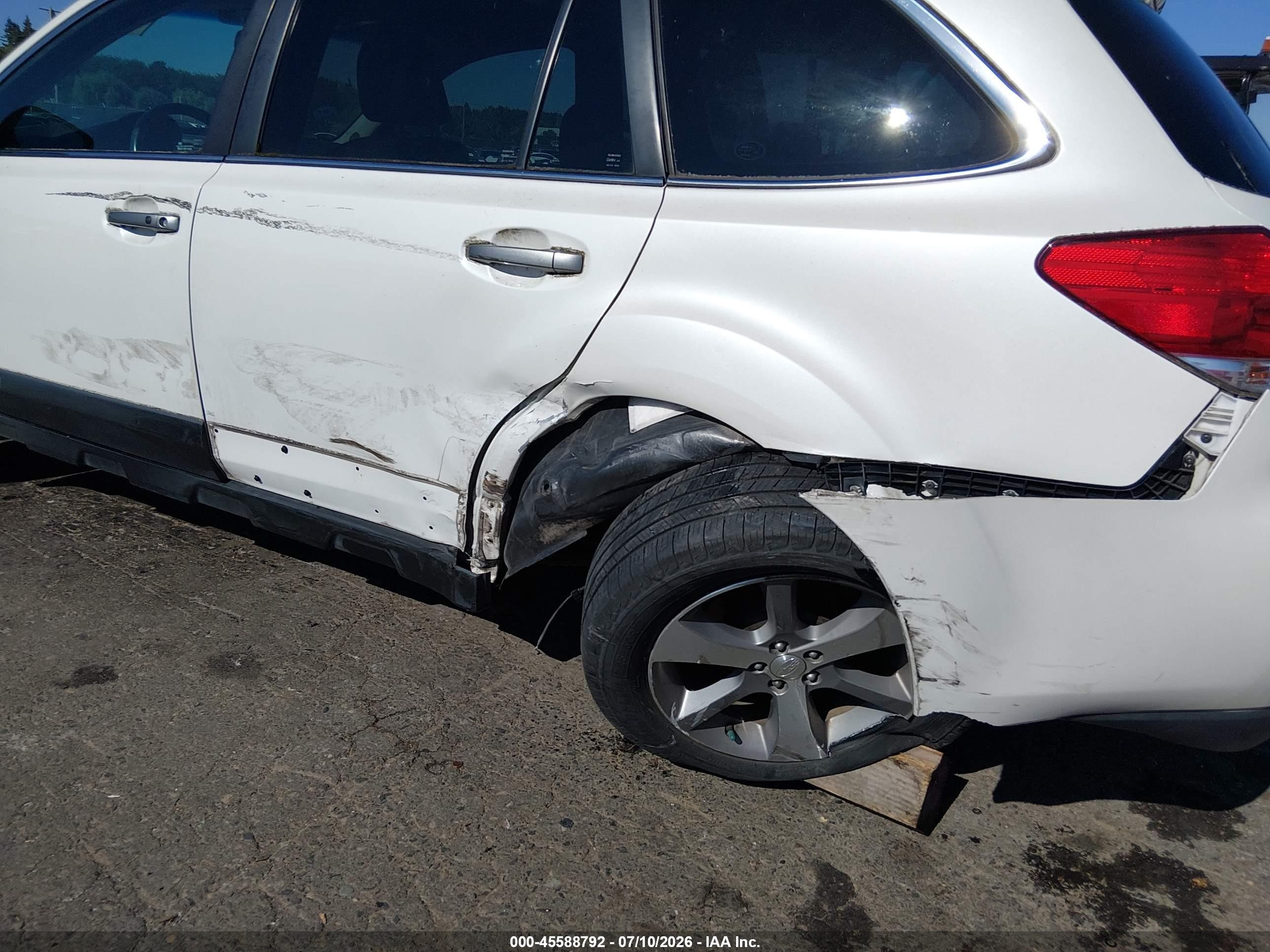 2013 Subaru Outback 2.5i Limited White vin: 4S4BRCSC4D3287950