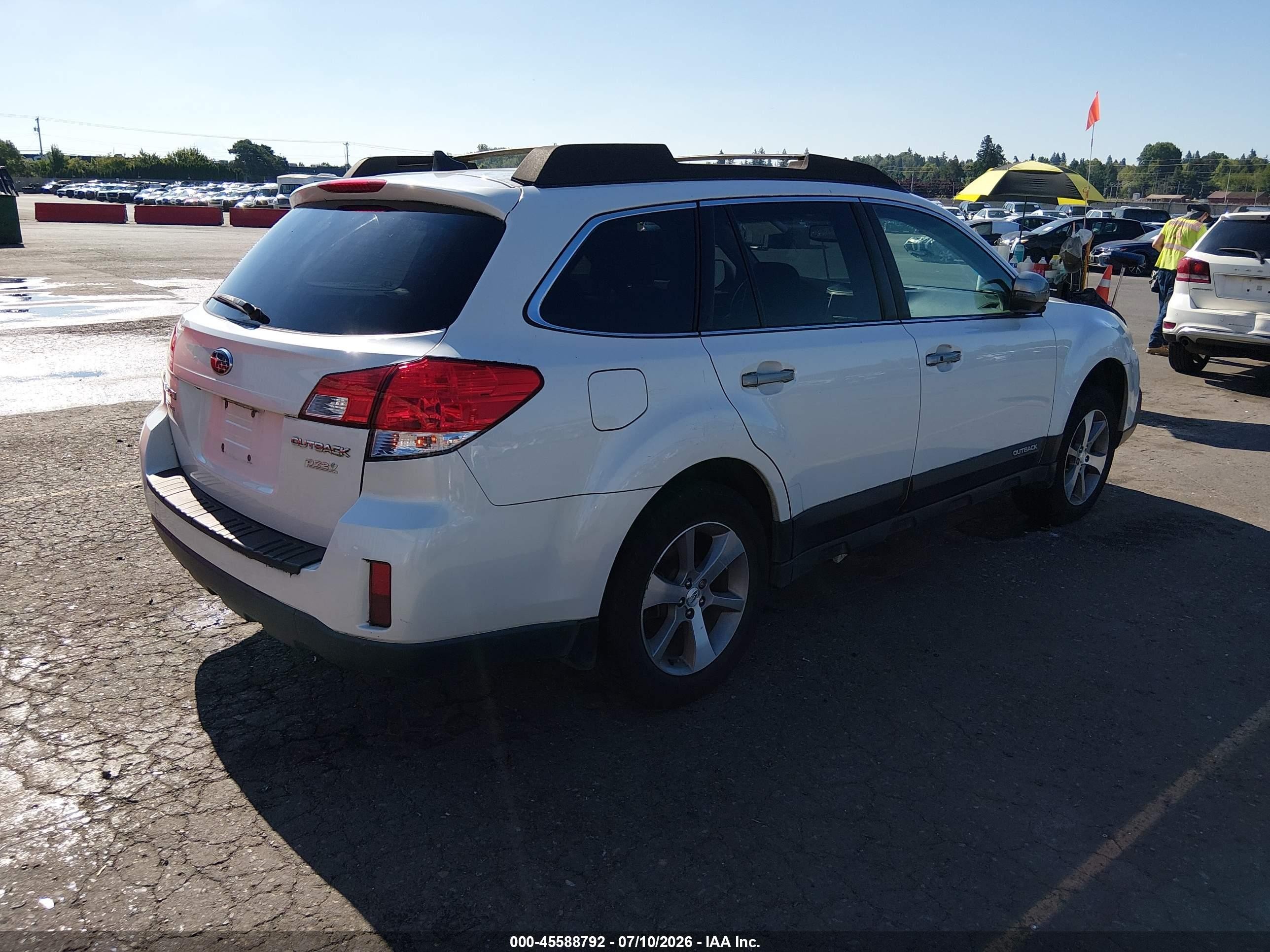 2013 Subaru Outback 2.5i Limited White vin: 4S4BRCSC4D3287950