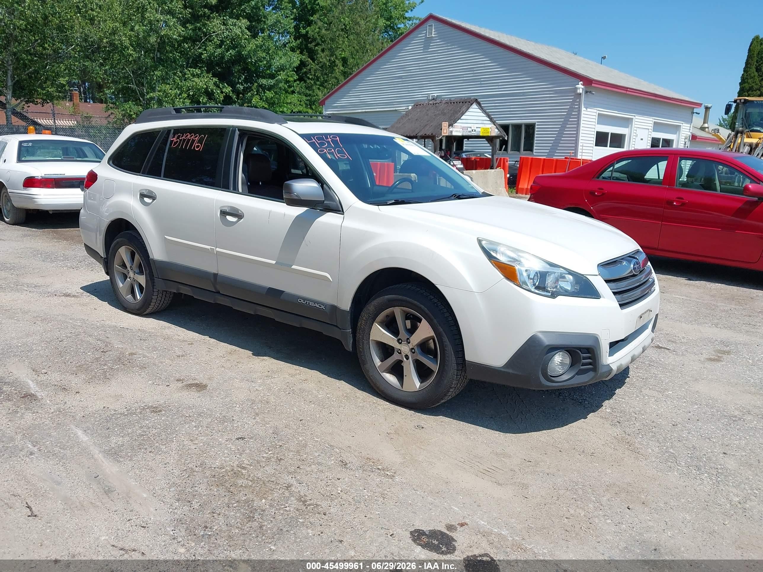 2013 Subaru Outback 2.5i Limited White vin: 4S4BRCSC5D3320468