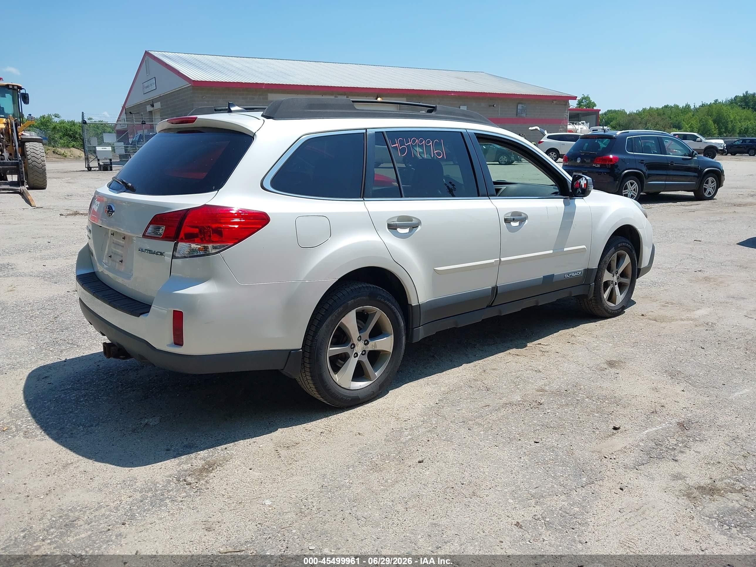 2013 Subaru Outback 2.5i Limited White vin: 4S4BRCSC5D3320468