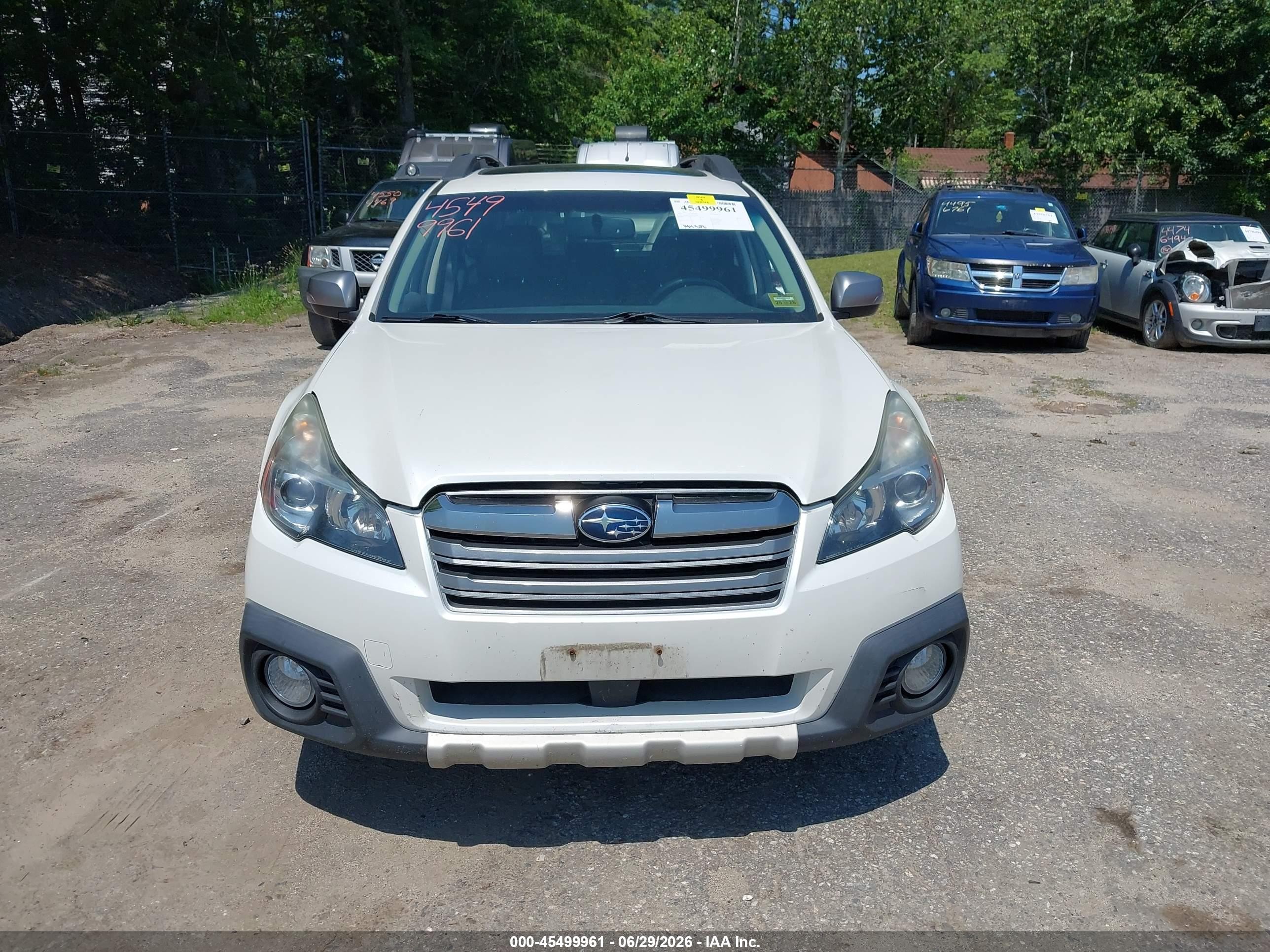 2013 Subaru Outback 2.5i Limited White vin: 4S4BRCSC5D3320468