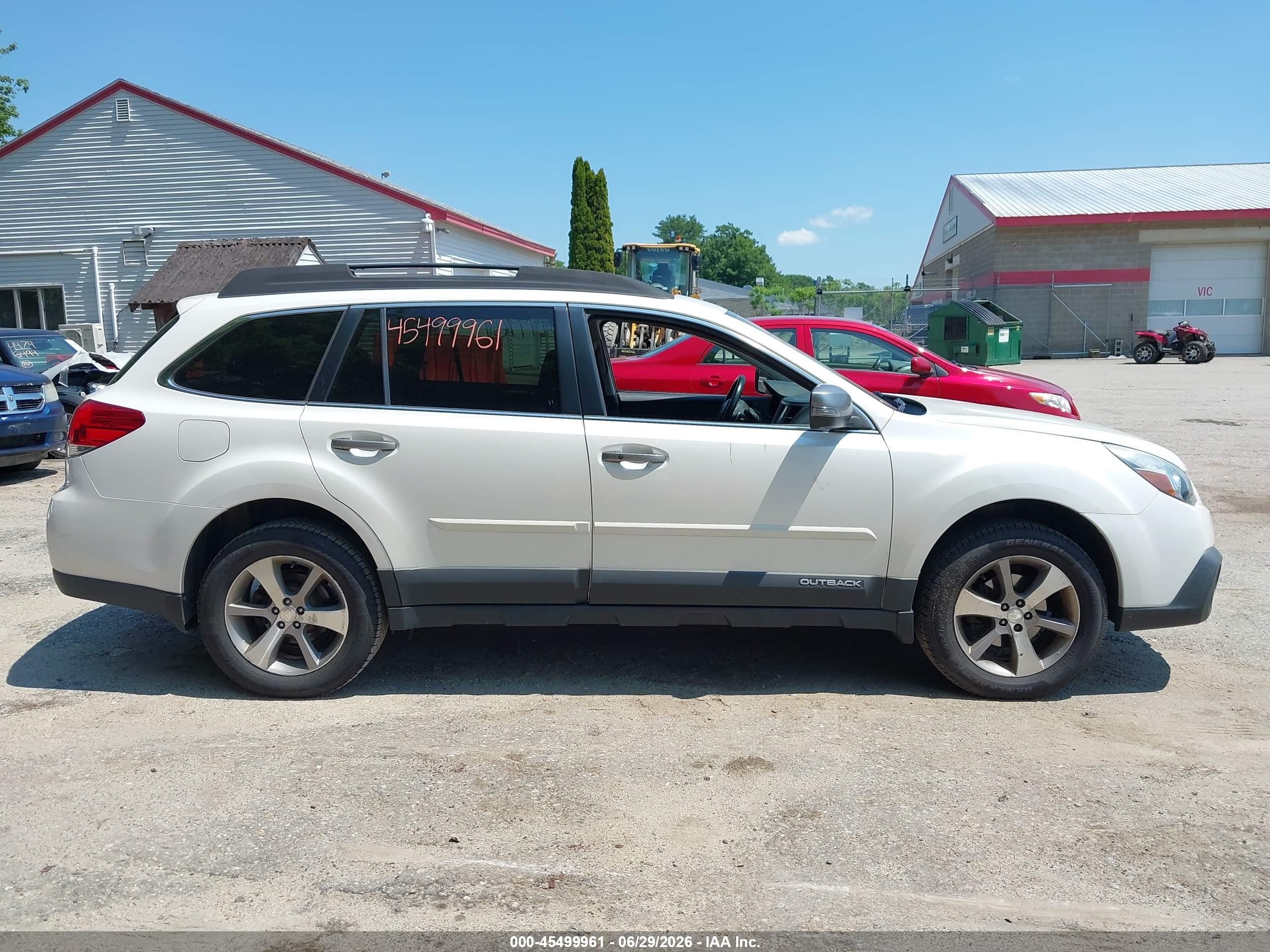 2013 Subaru Outback 2.5i Limited White vin: 4S4BRCSC5D3320468