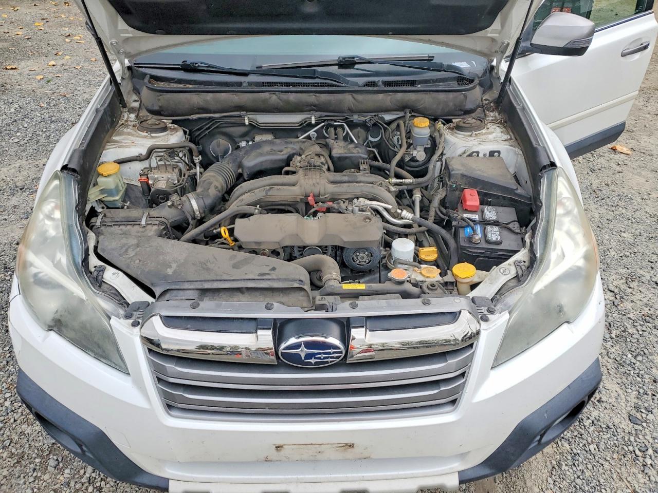 2013 Subaru Outback 2.5i Limited White vin: 4S4BRCSC6D3249975