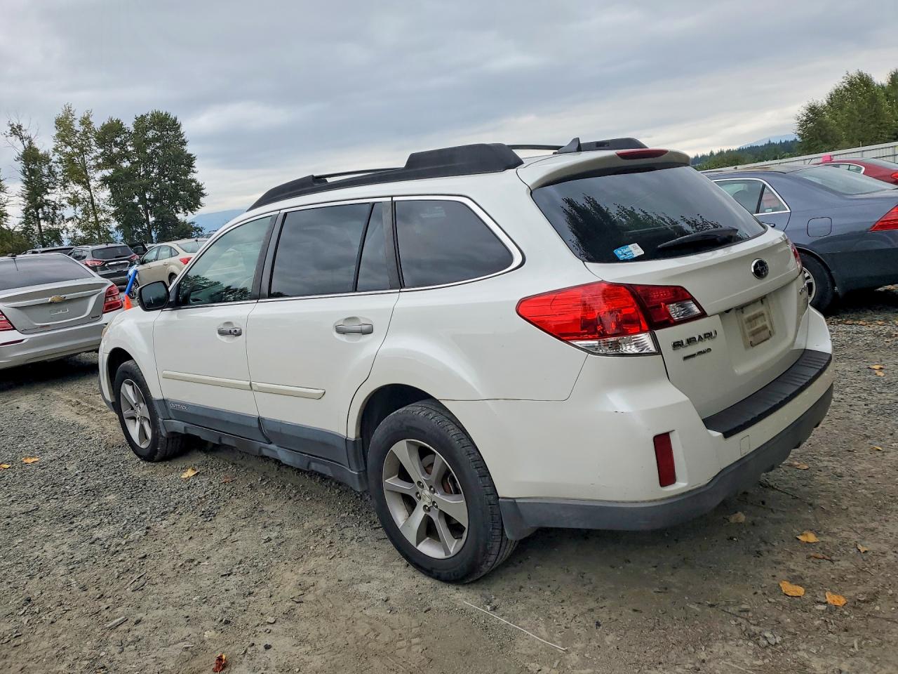 2013 Subaru Outback 2.5i Limited White vin: 4S4BRCSC6D3249975