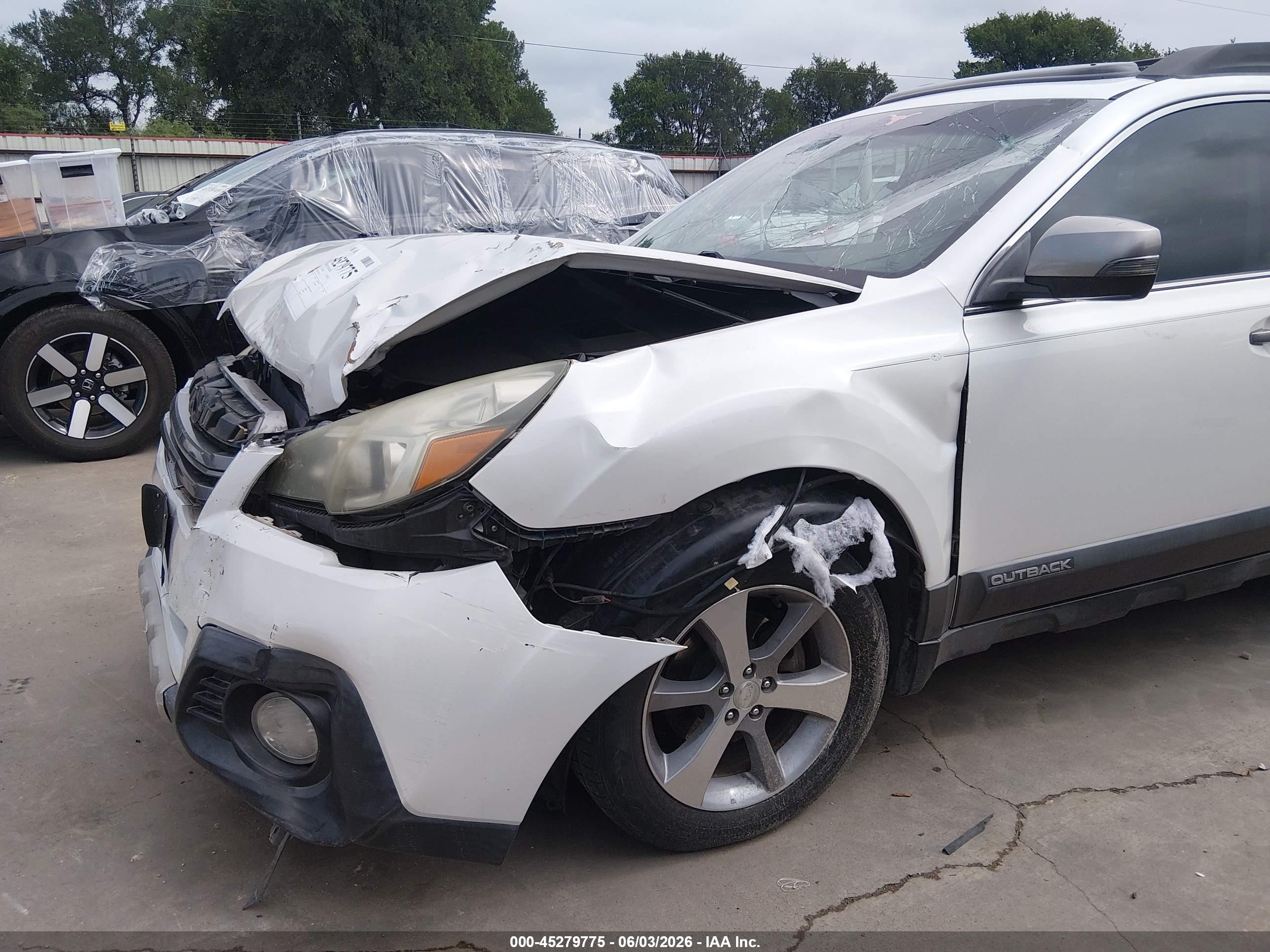 2013 Subaru Outback 2.5i Limited Белый vin: 4S4BRCSCXD3282509