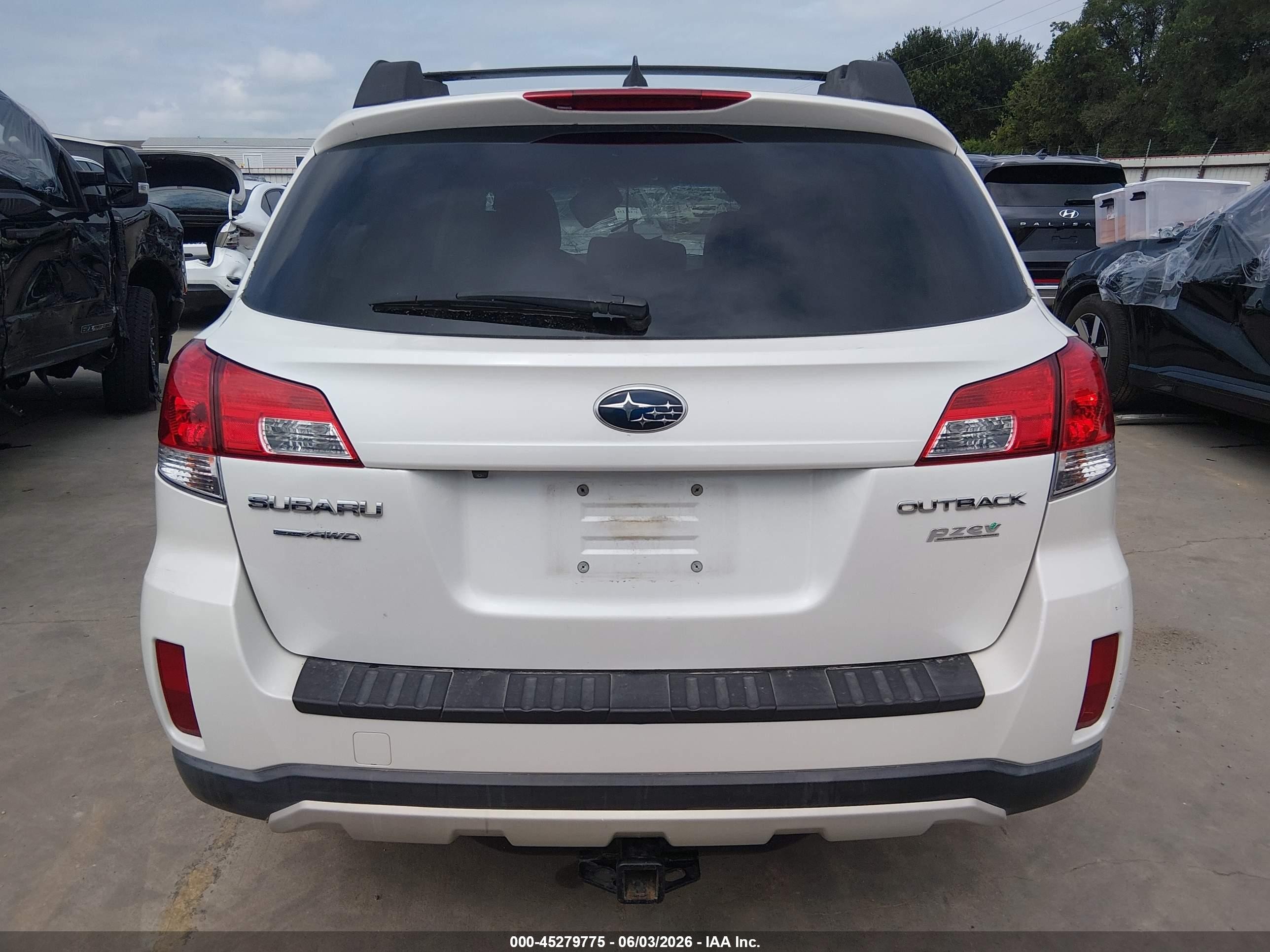 2013 Subaru Outback 2.5i Limited Белый vin: 4S4BRCSCXD3282509