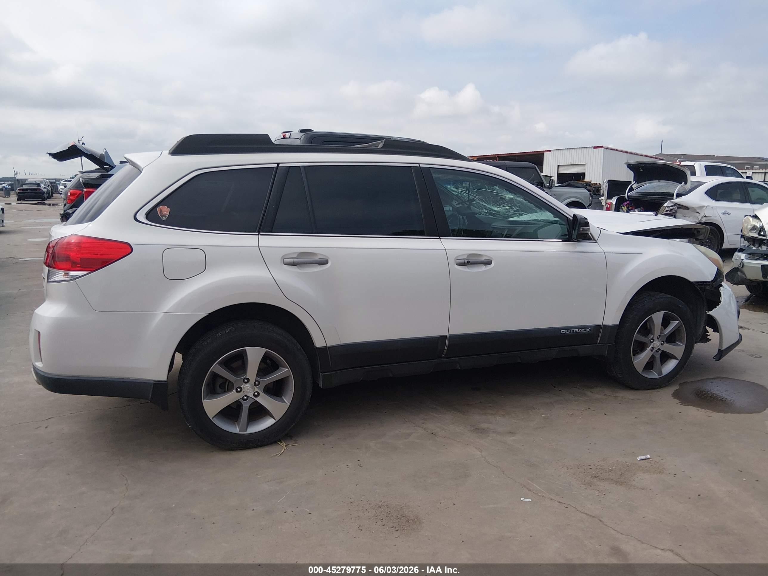 2013 Subaru Outback 2.5i Limited Белый vin: 4S4BRCSCXD3282509