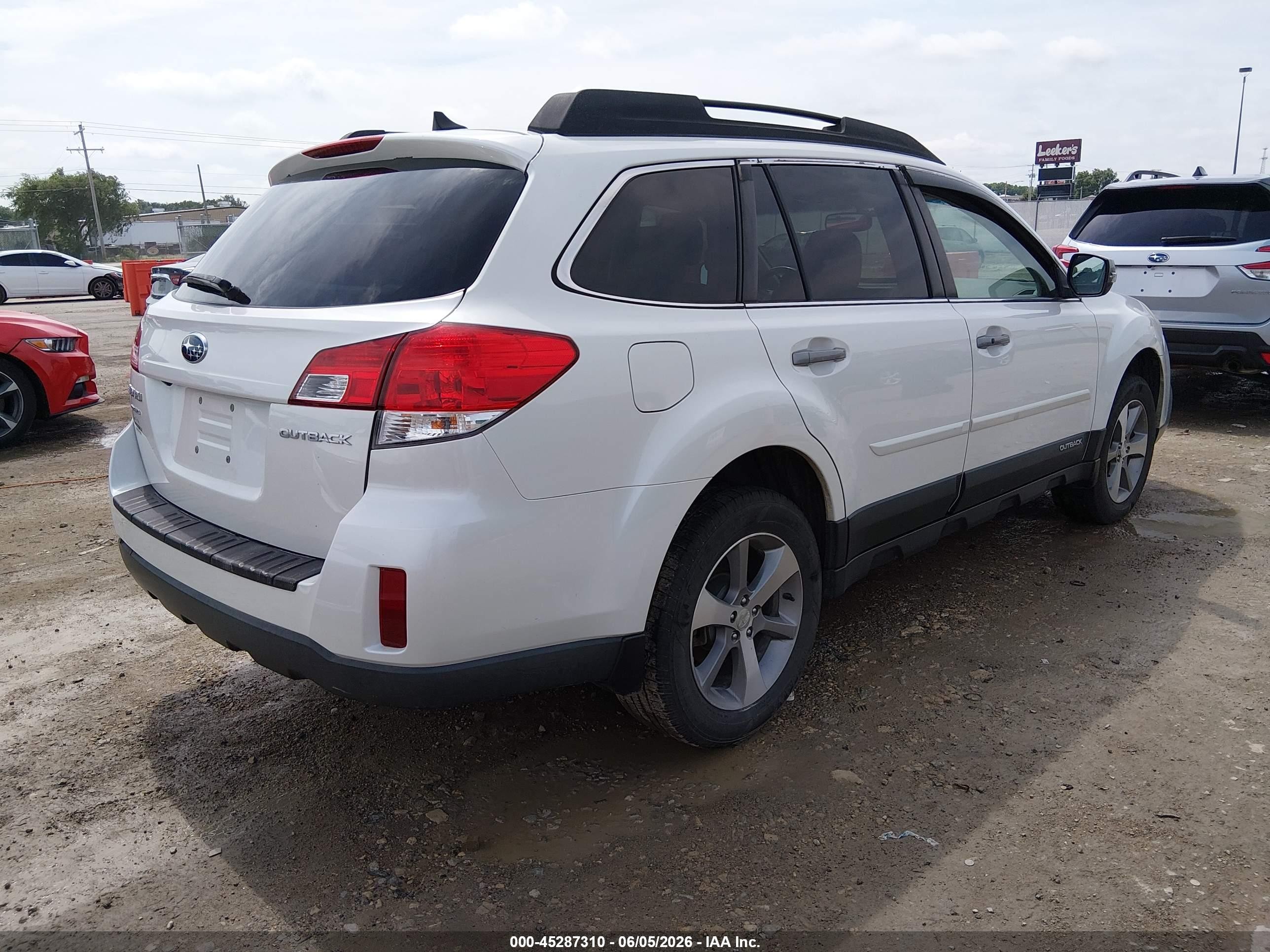 2013 Subaru Outback 2.5i Limited White vin: 4S4BRCSCXD3312429