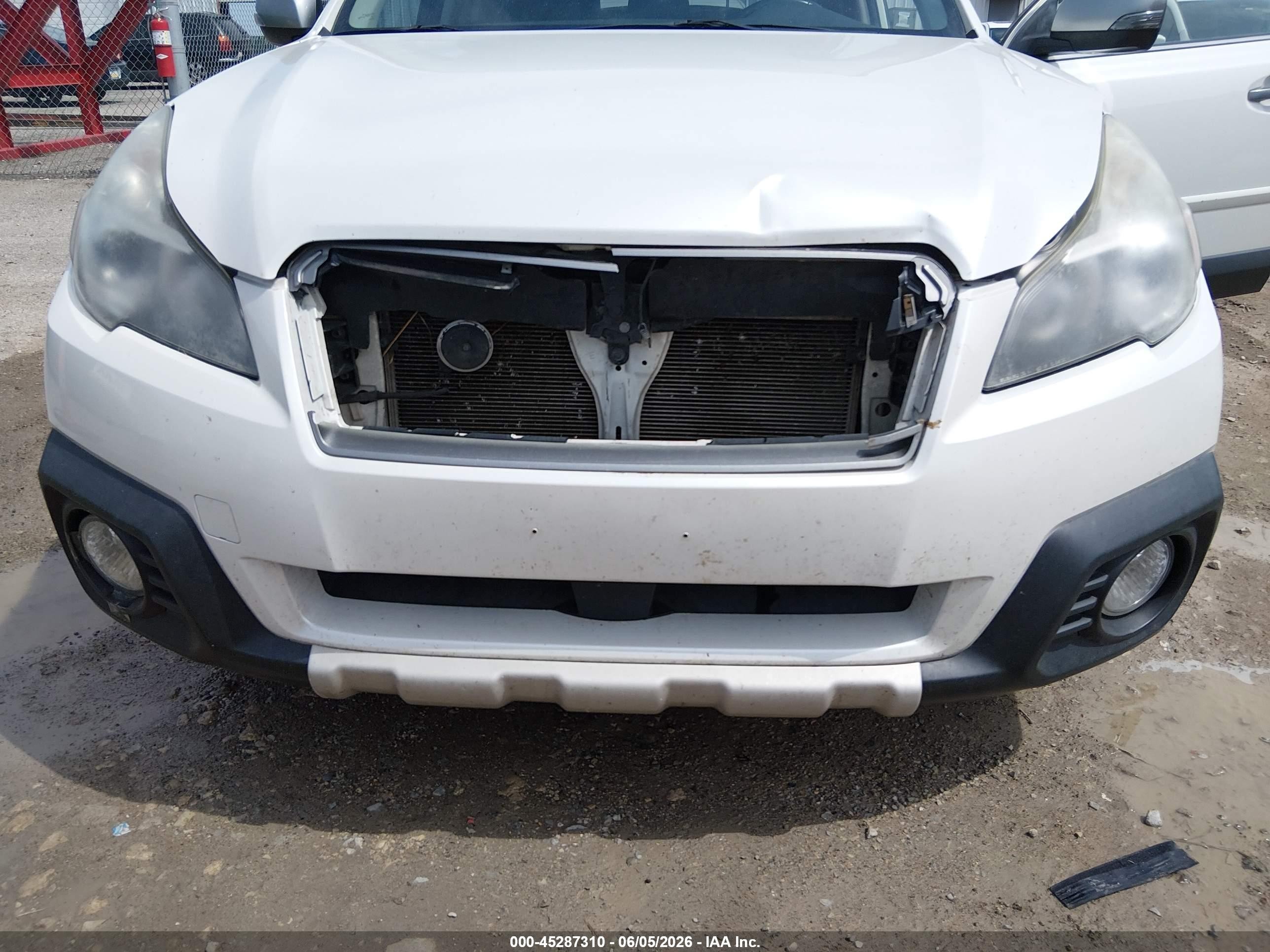 2013 Subaru Outback 2.5i Limited White vin: 4S4BRCSCXD3312429