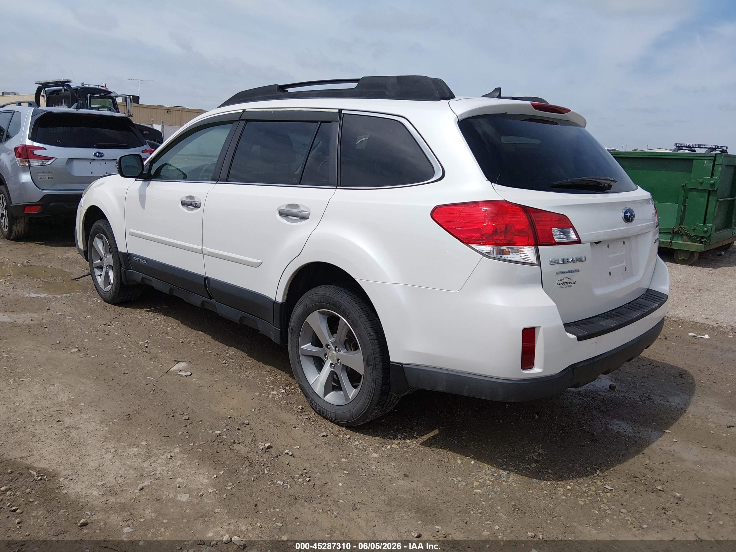 2013 Subaru Outback 2.5i Limited White vin: 4S4BRCSCXD3312429