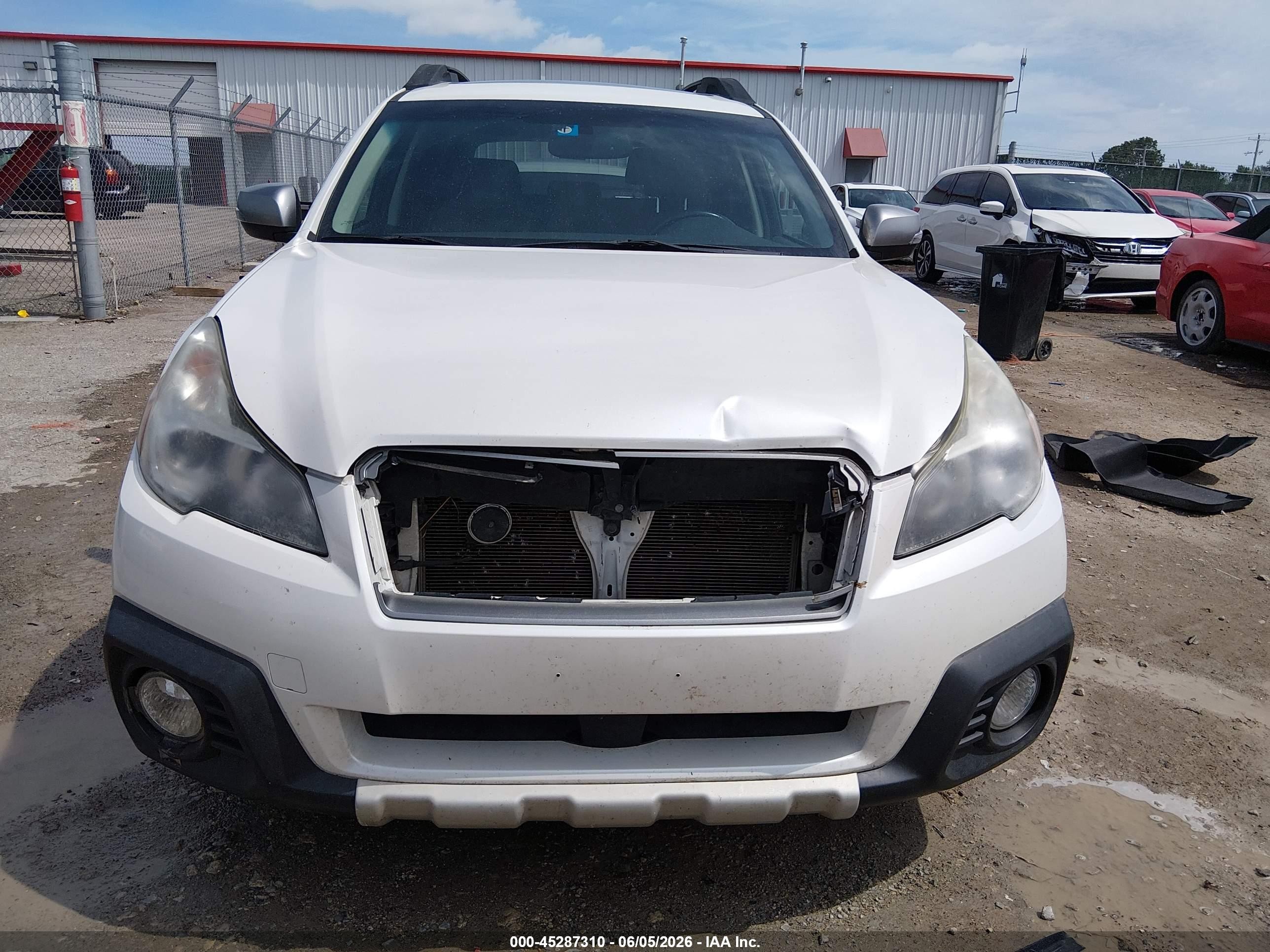 2013 Subaru Outback 2.5i Limited White vin: 4S4BRCSCXD3312429