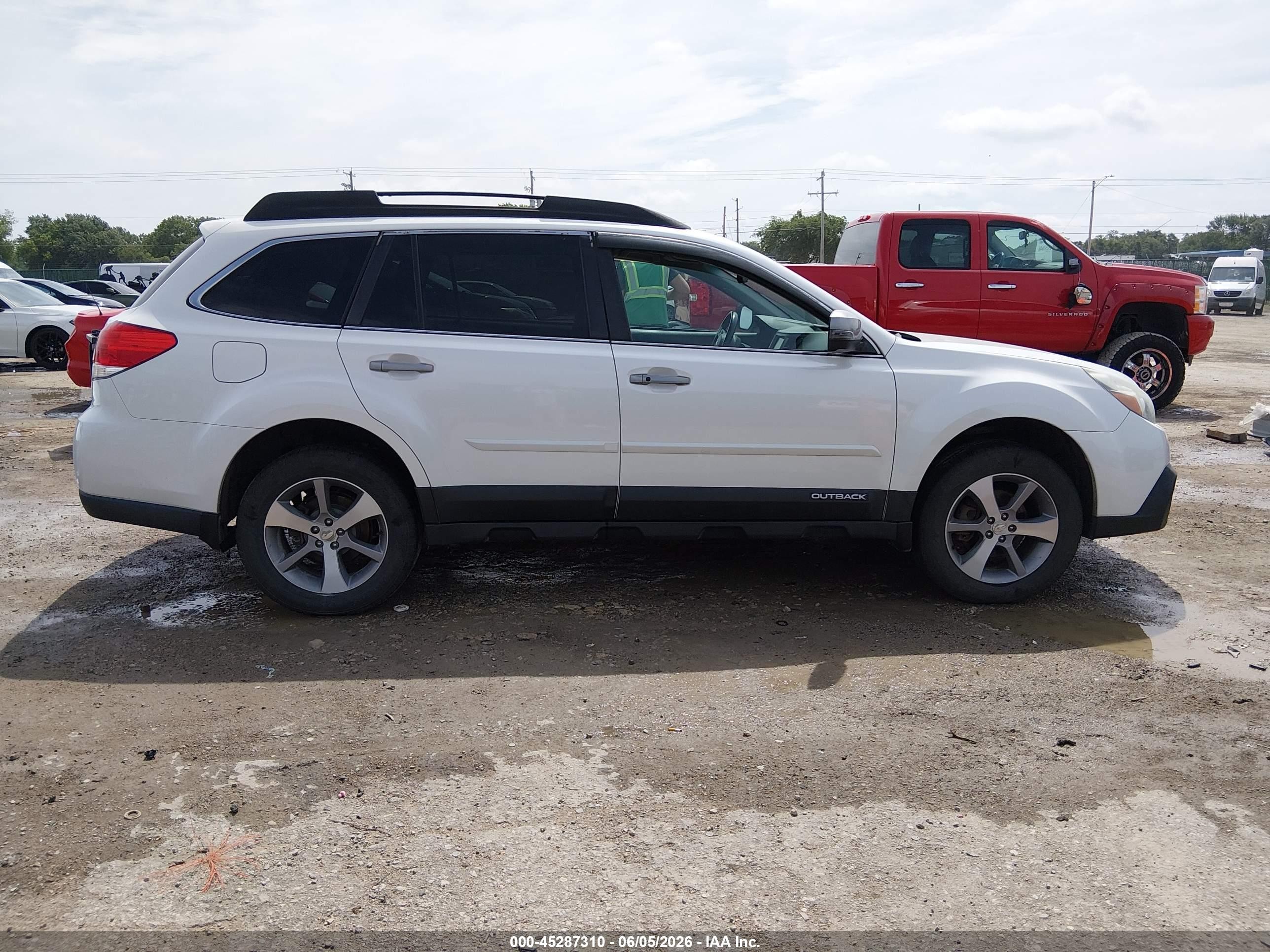 2013 Subaru Outback 2.5i Limited White vin: 4S4BRCSCXD3312429