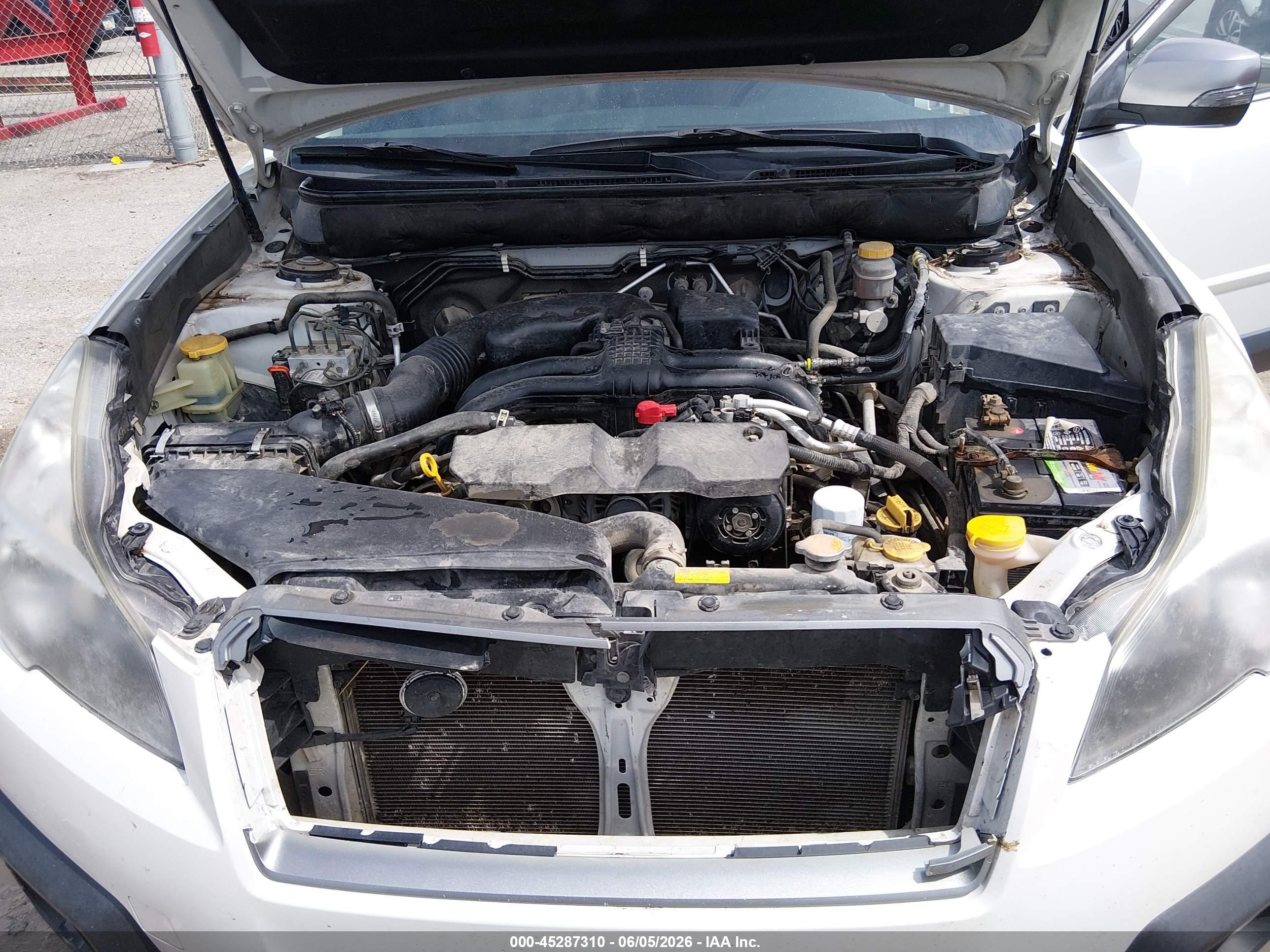 2013 Subaru Outback 2.5i Limited White vin: 4S4BRCSCXD3312429