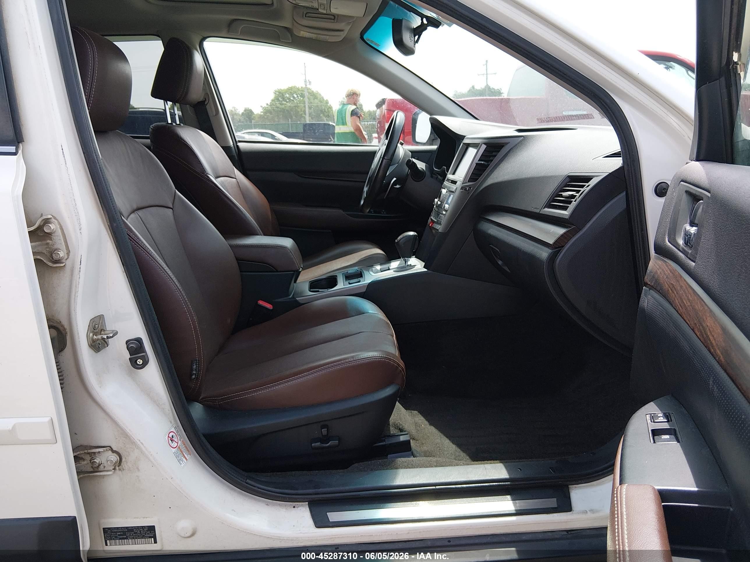 2013 Subaru Outback 2.5i Limited White vin: 4S4BRCSCXD3312429