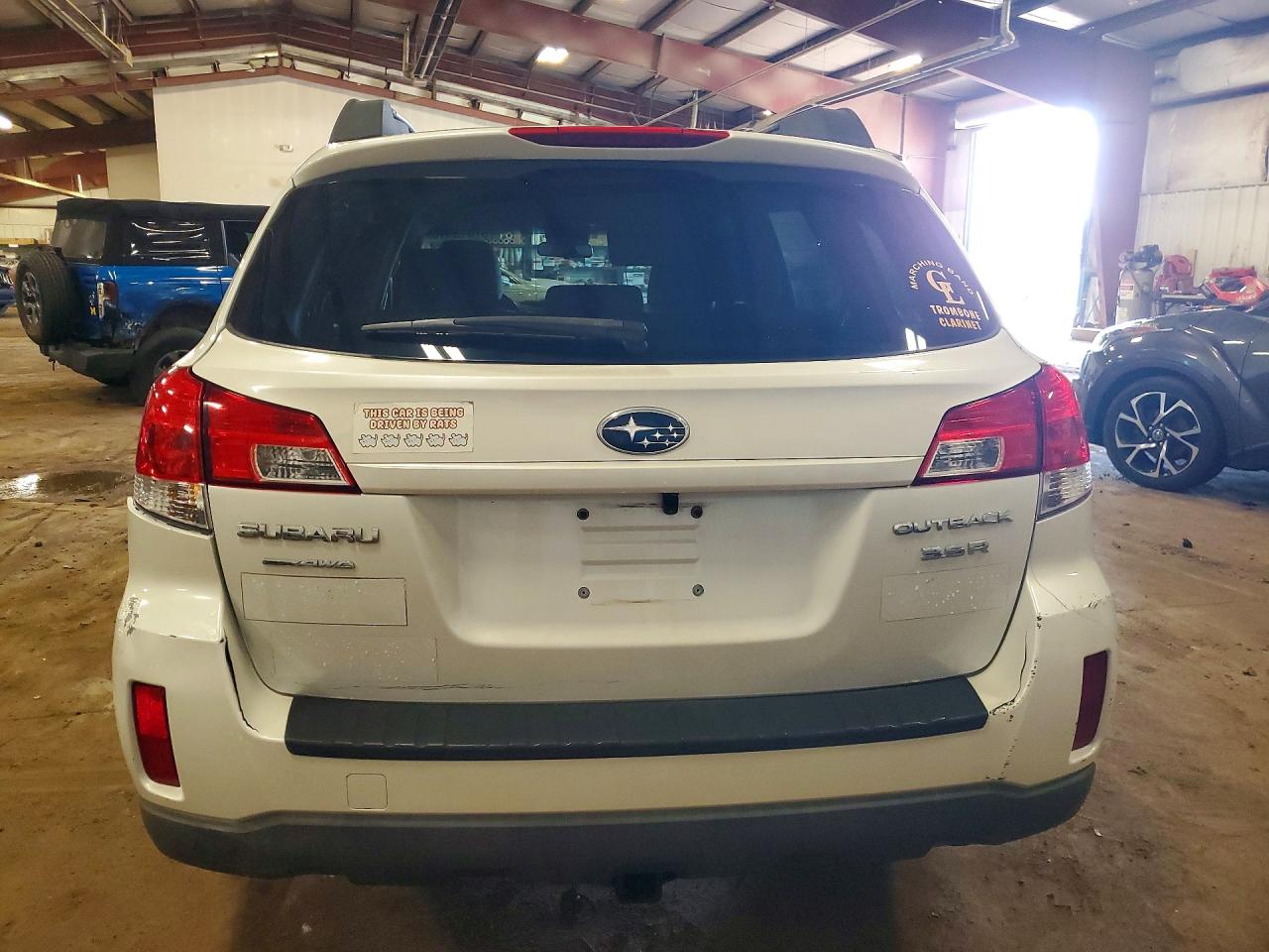 2011 Subaru Outback 3.6r White vin: 4S4BRDAC1B2443176