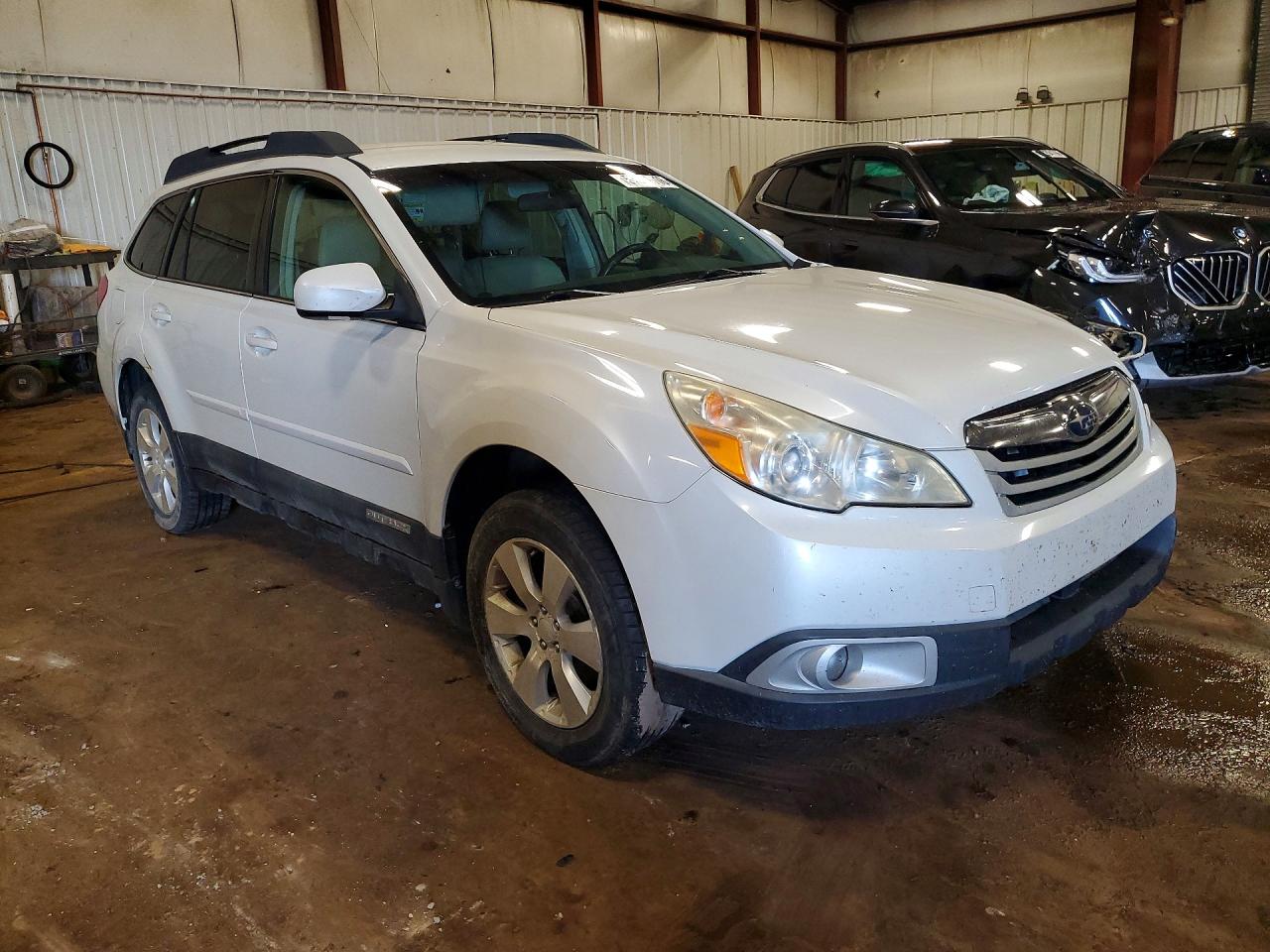 2011 Subaru Outback 3.6r White vin: 4S4BRDAC1B2443176