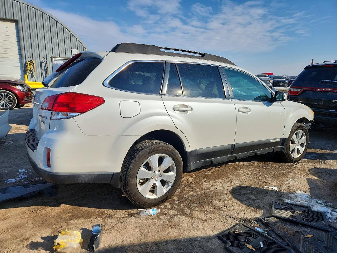 2011 Subaru Outback 3.6r White vin: 4S4BRDAC6B2378177