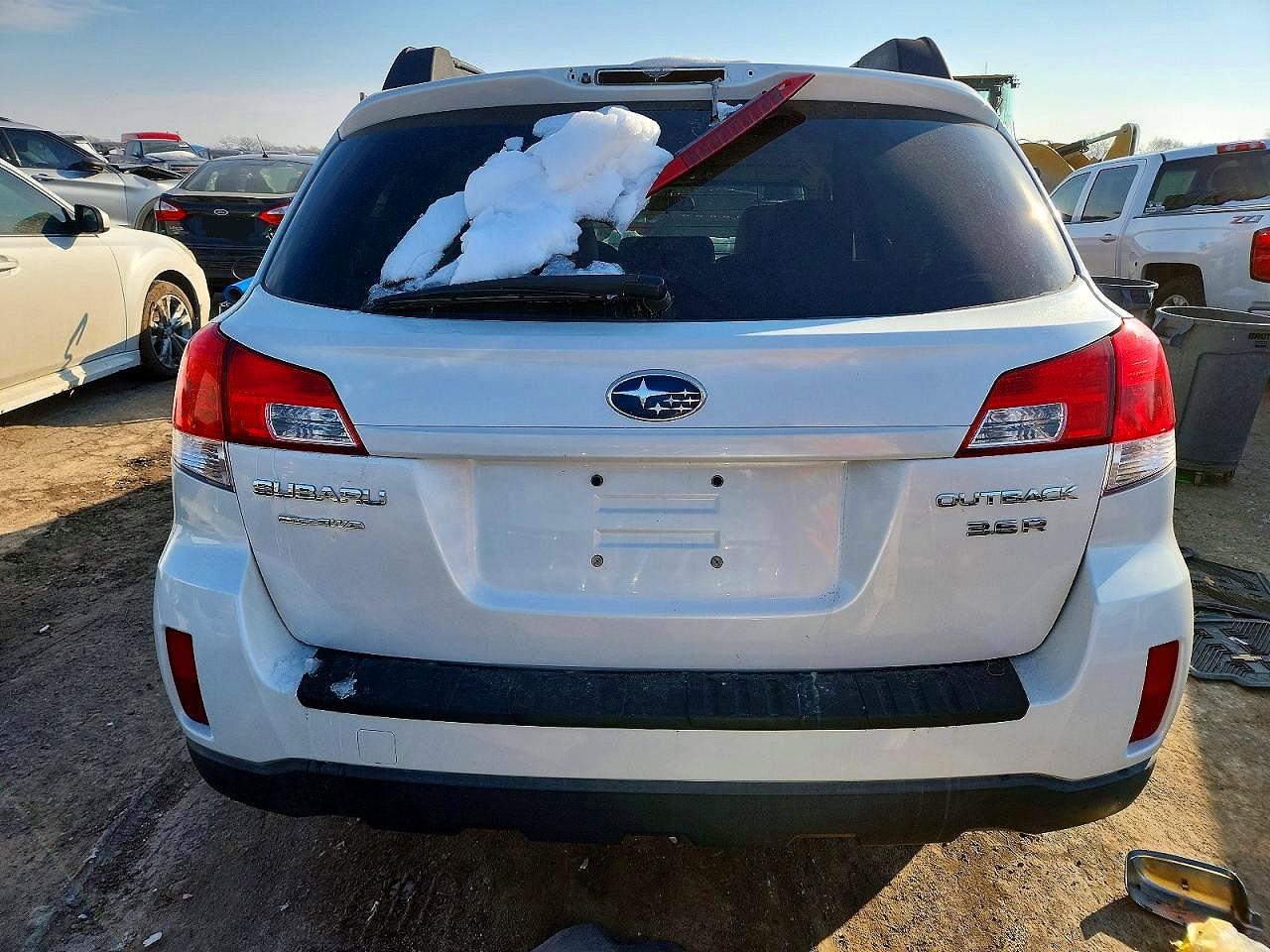 2011 Subaru Outback 3.6r White vin: 4S4BRDAC6B2378177