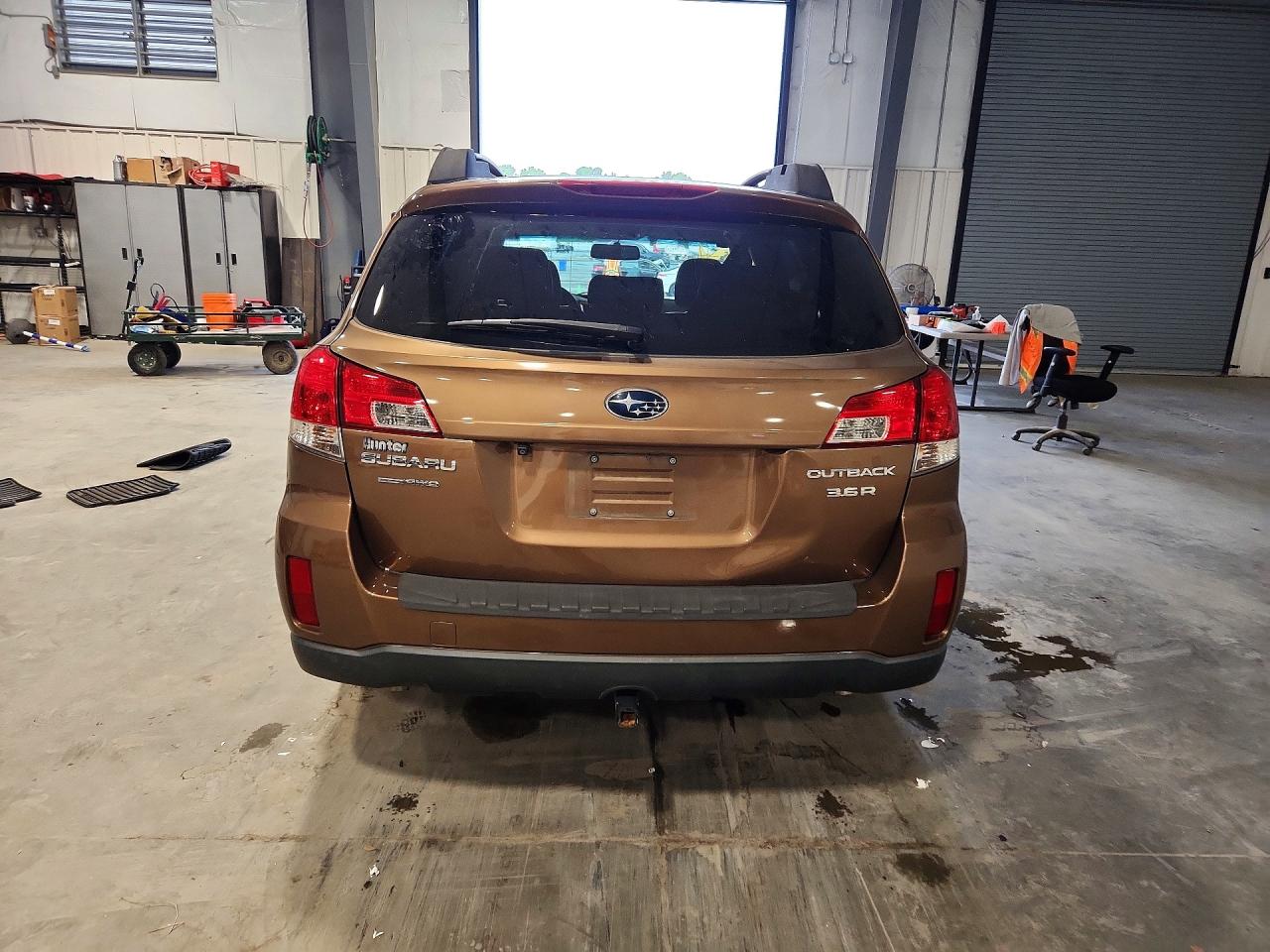 2013 Subaru Outback 3.6r Желто-коричневый vin: 4S4BRDAC9D2275886
