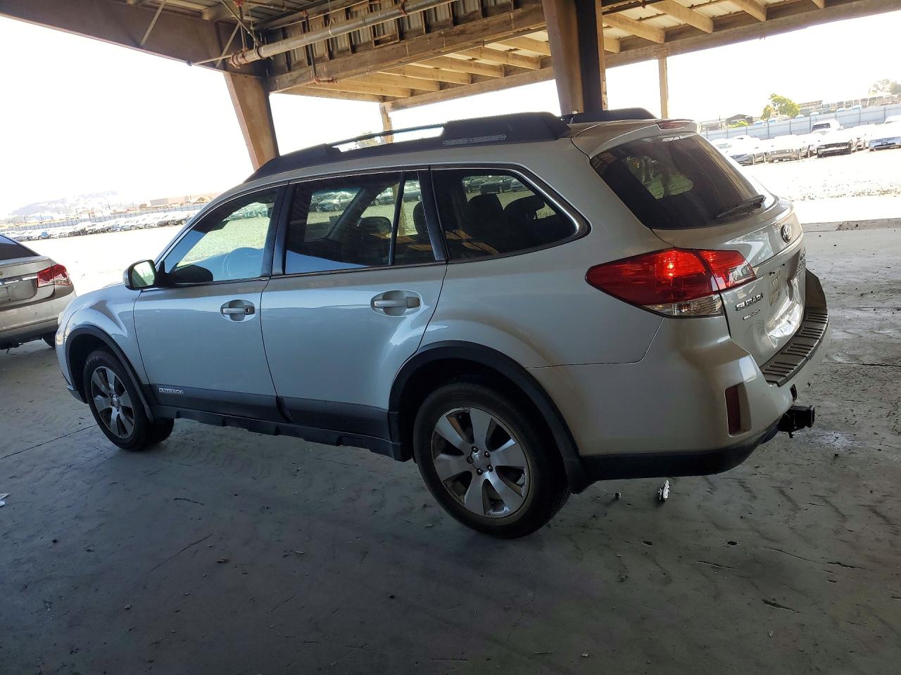 2010 Subaru Outback 3.6r Premium White vin: 4S4BRDGCXA2369732