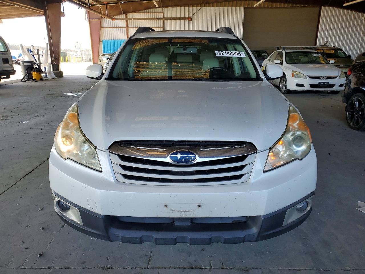 2010 Subaru Outback 3.6r Premium White vin: 4S4BRDGCXA2369732