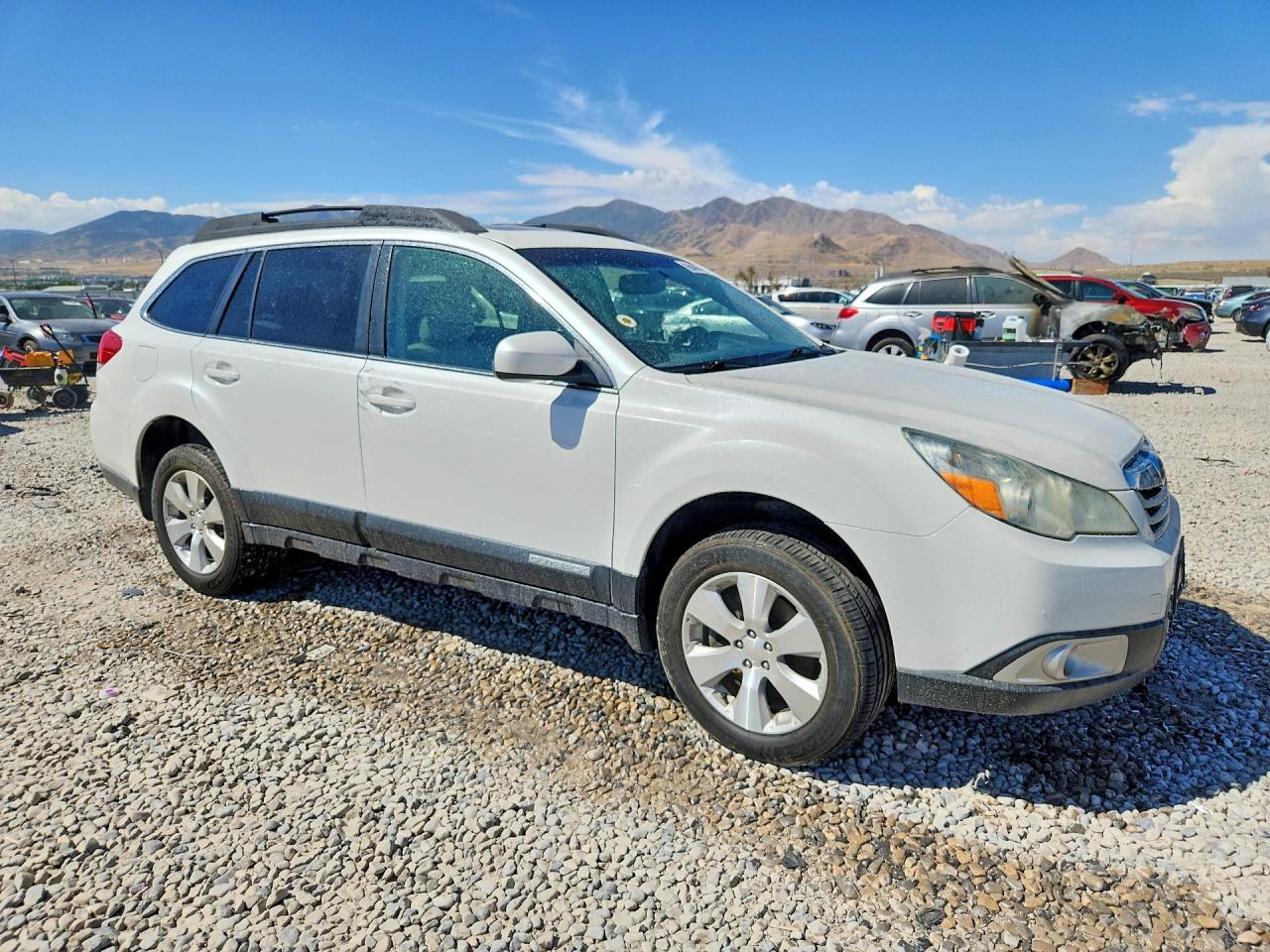 2012 Subaru Outback 3.6r Premium White vin: 4S4BRDHC4C2226650
