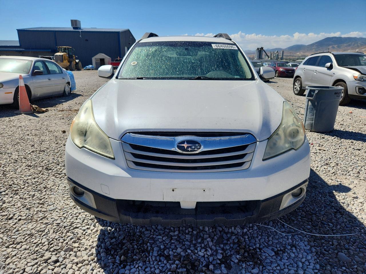 2012 Subaru Outback 3.6r Premium White vin: 4S4BRDHC4C2226650