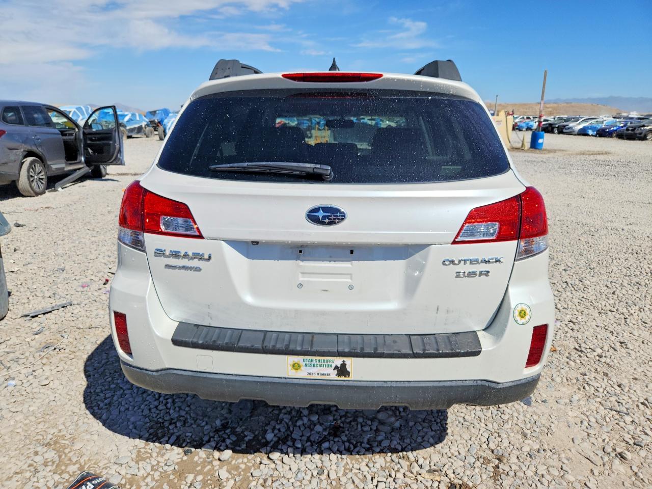2012 Subaru Outback 3.6r Premium White vin: 4S4BRDHC4C2226650