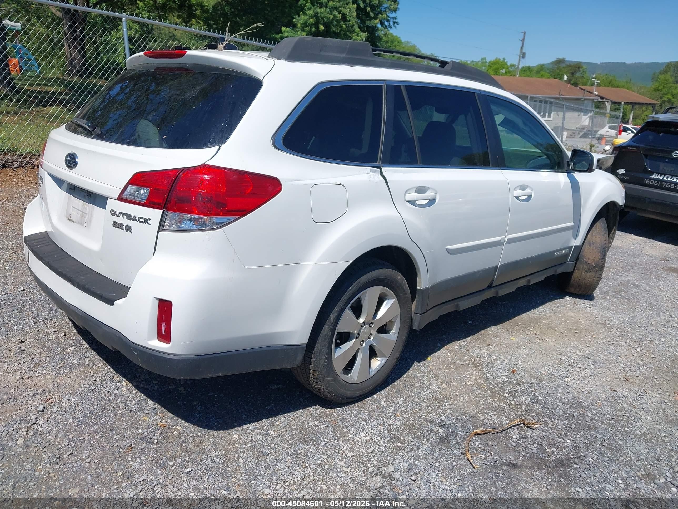 2011 Subaru Outback 3.6r Limited Белый vin: 4S4BRDJC0B2422075