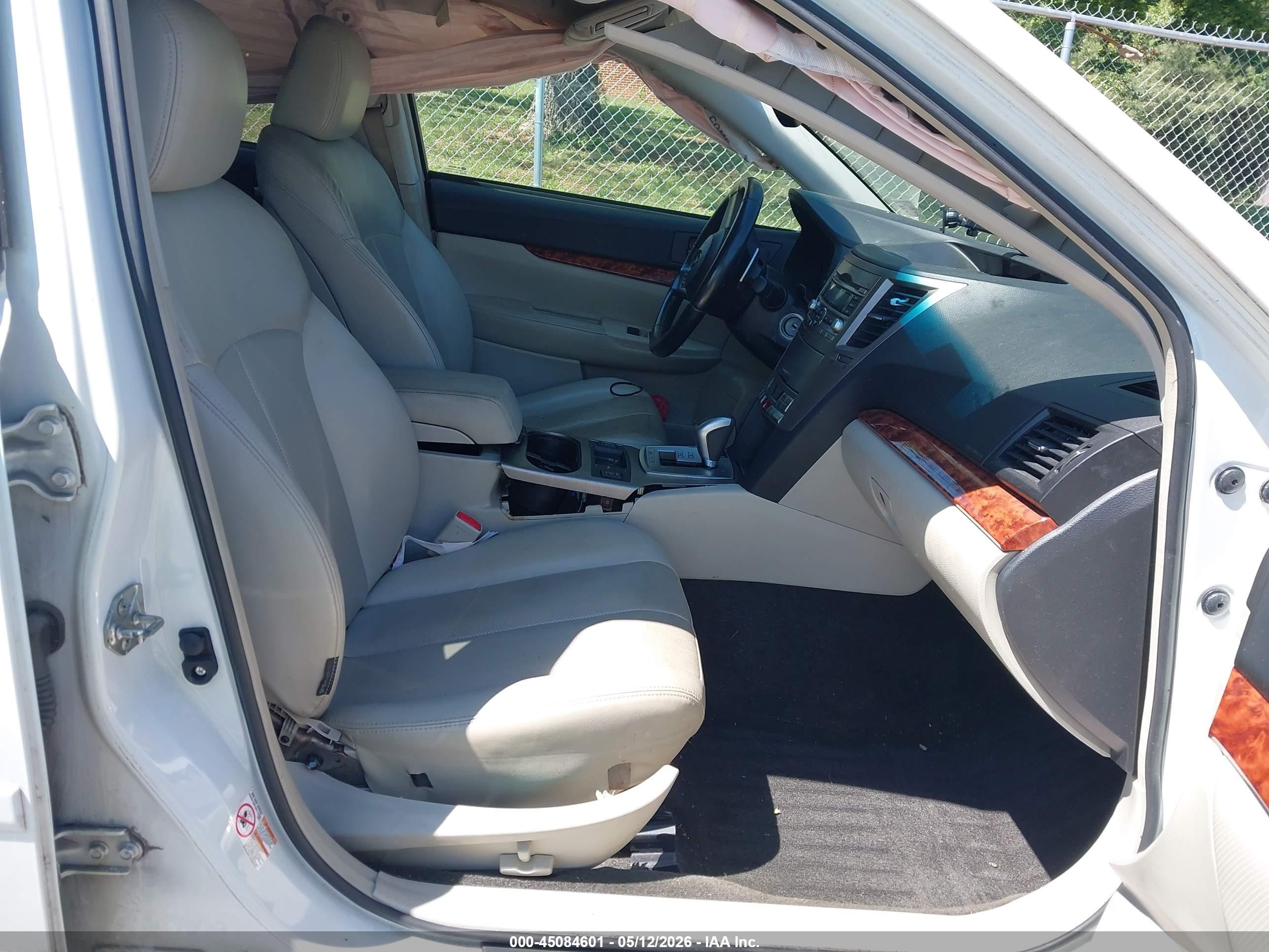 2011 Subaru Outback 3.6r Limited Белый vin: 4S4BRDJC0B2422075