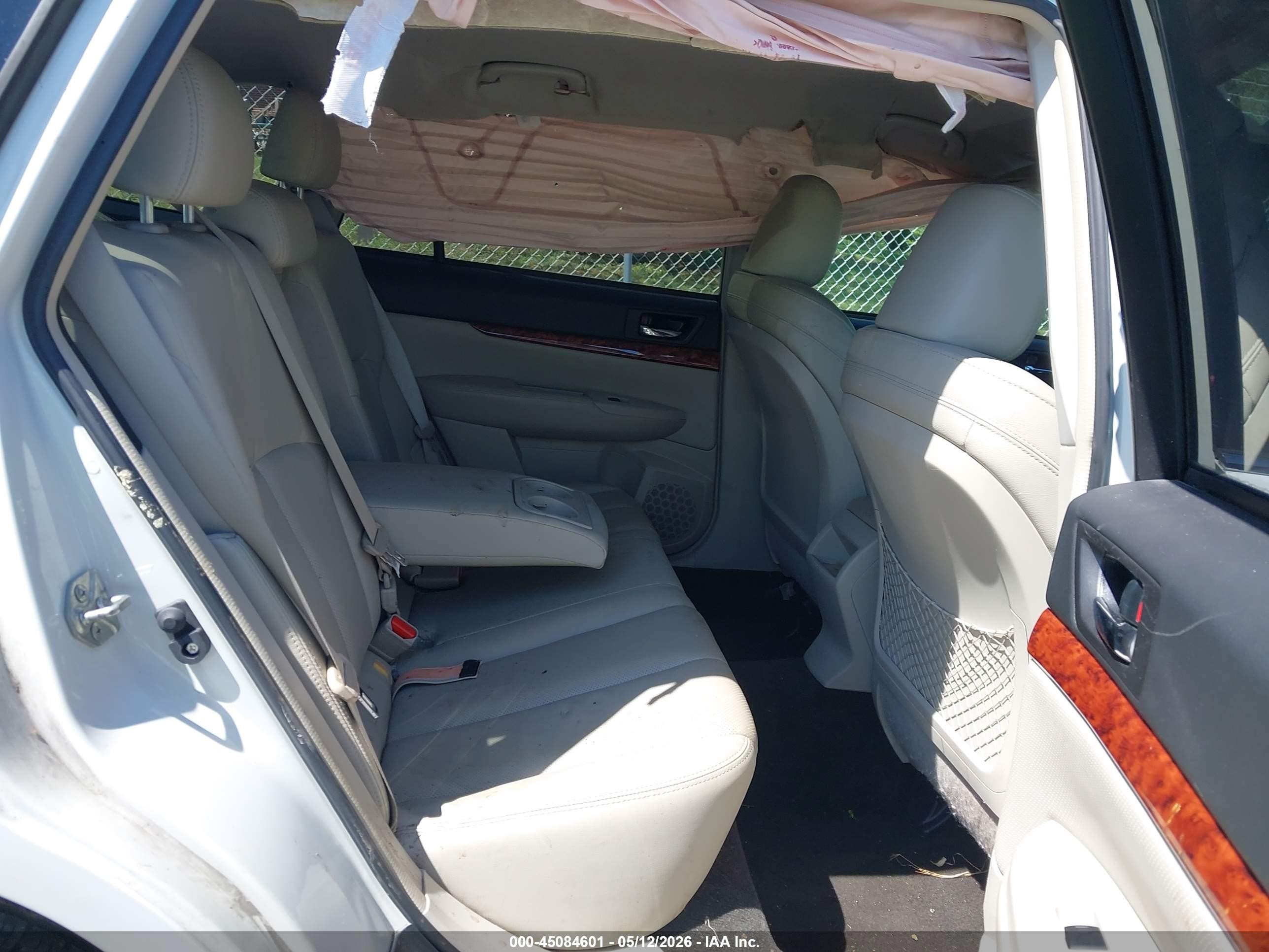 2011 Subaru Outback 3.6r Limited Белый vin: 4S4BRDJC0B2422075