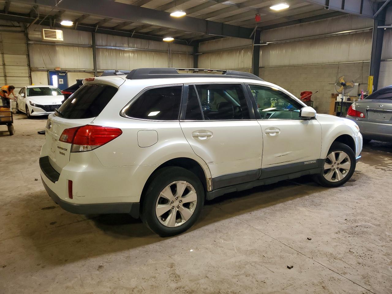 2011 Subaru Outback 3.6r Limited White vin: 4S4BRDJC6B2323793