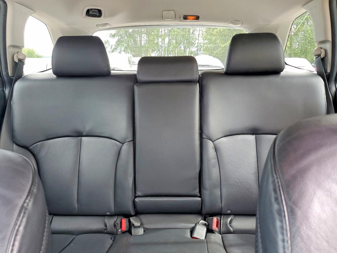 2012 Subaru Outback 3.6r Limited Серебряный vin: 4S4BRDJC7C2261872