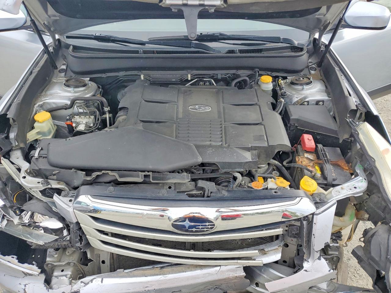2012 Subaru Outback 3.6r Limited Серебряный vin: 4S4BRDJC7C2261872