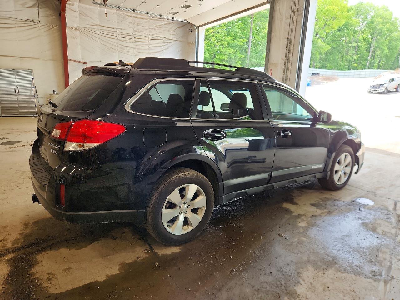 2011 Subaru Outback 3.6r Limited Black vin: 4S4BRDKC0B2414752