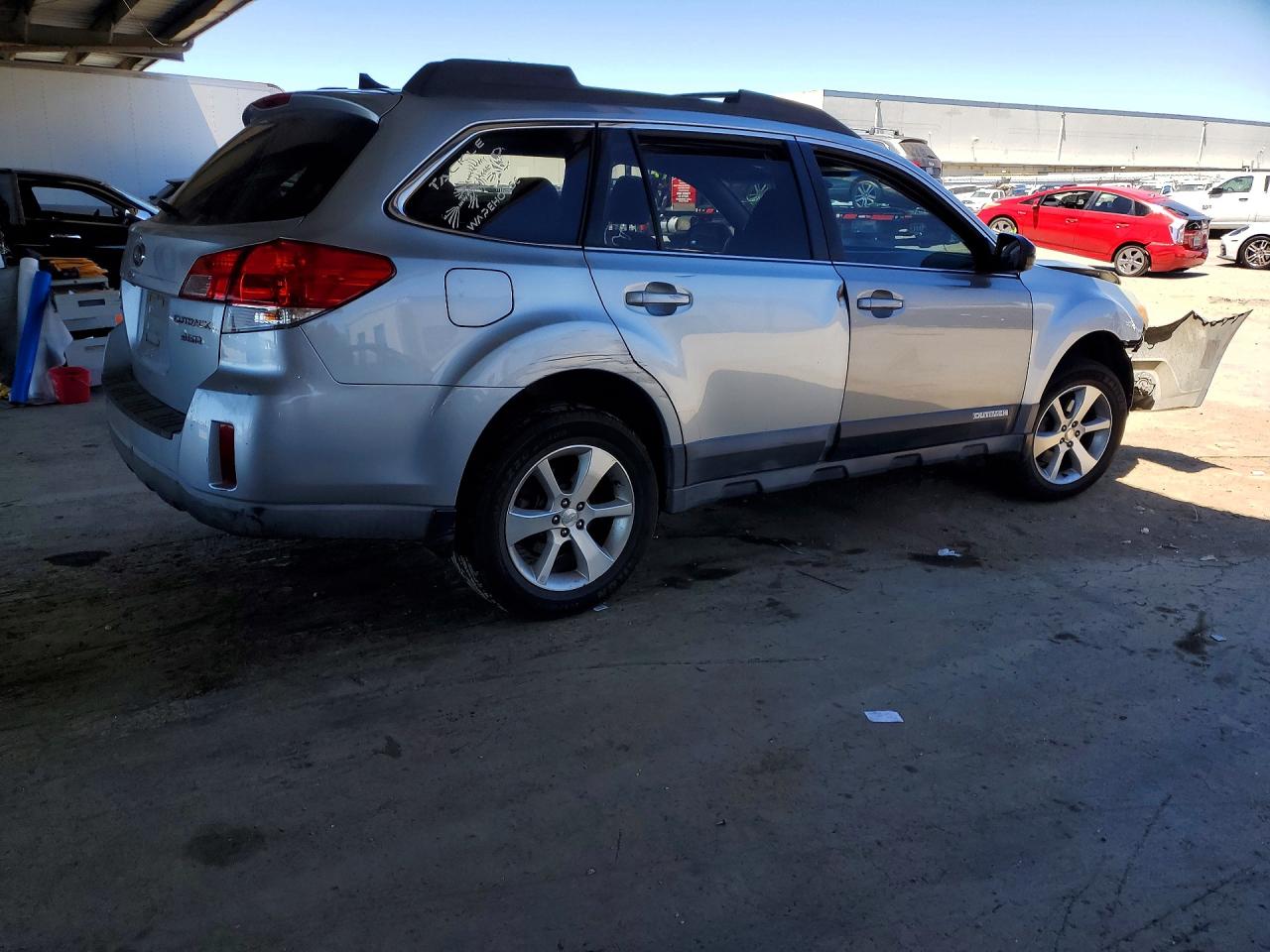2013 Subaru Outback 3.6r Limited Silver vin: 4S4BRDKC0D2282398