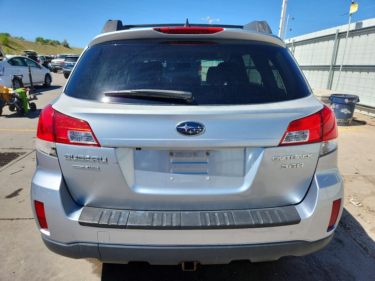 2012 Subaru Outback 3.6r Limited Silver vin: 4S4BRDKC1C2283395