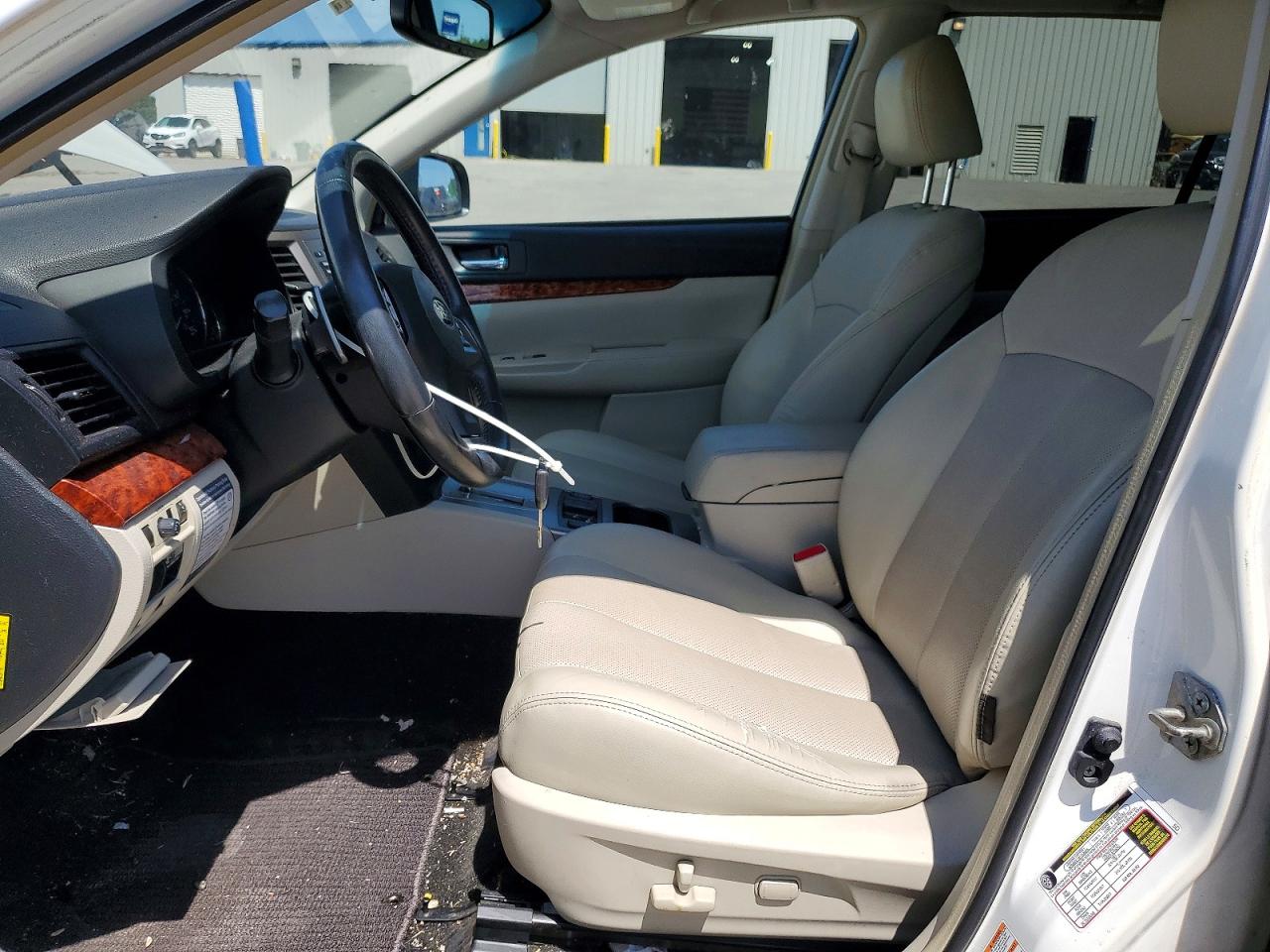 2012 Subaru Outback 3.6r Limited White vin: 4S4BRDKC1C2294123