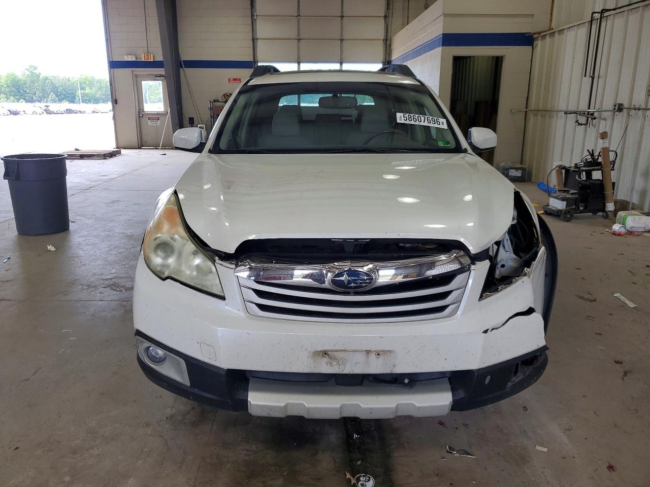 2011 Subaru Outback 3.6r Limited White vin: 4S4BRDKC2B2381298