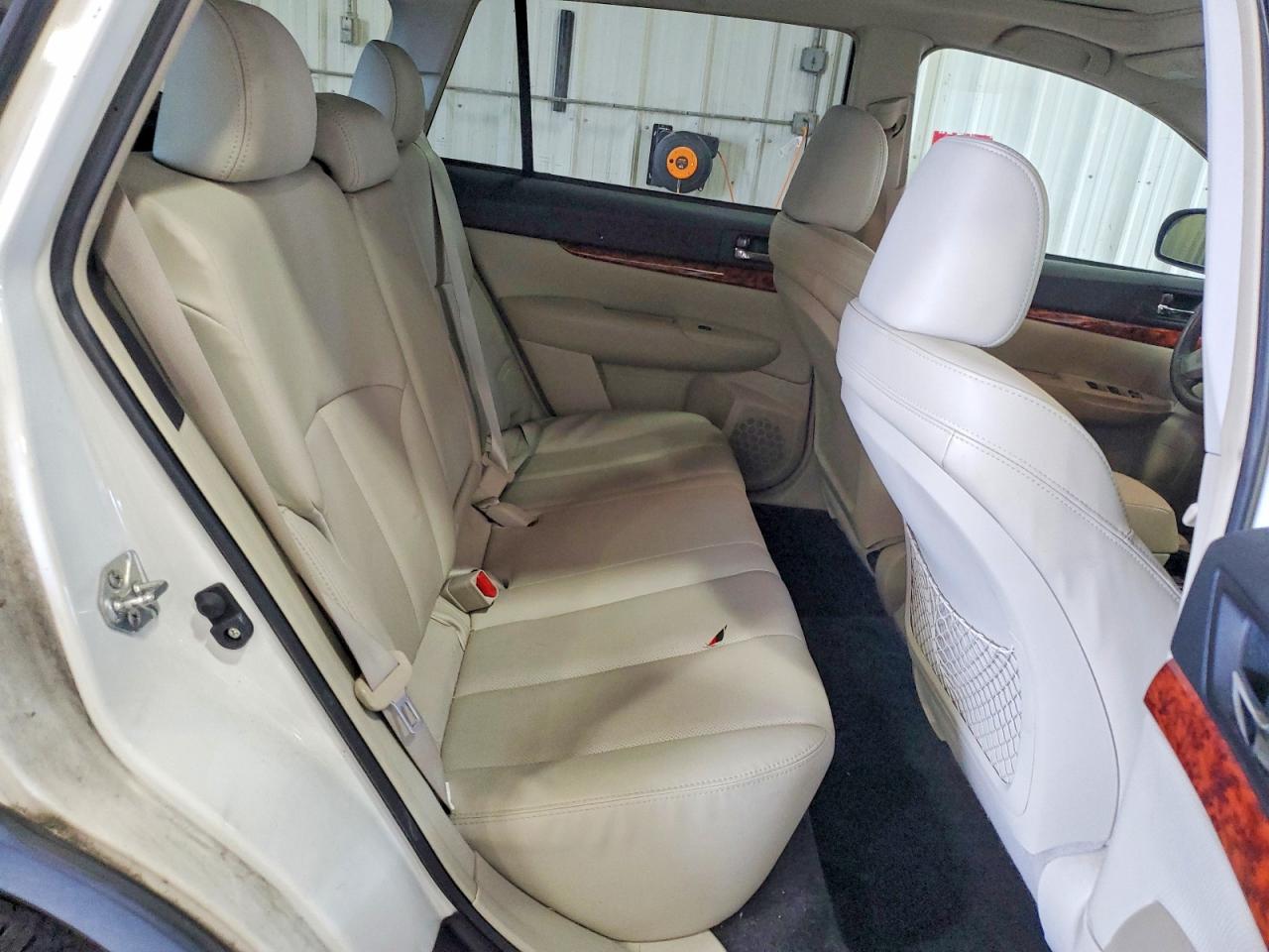 2011 Subaru Outback 3.6r Limited White vin: 4S4BRDKC2B2381298