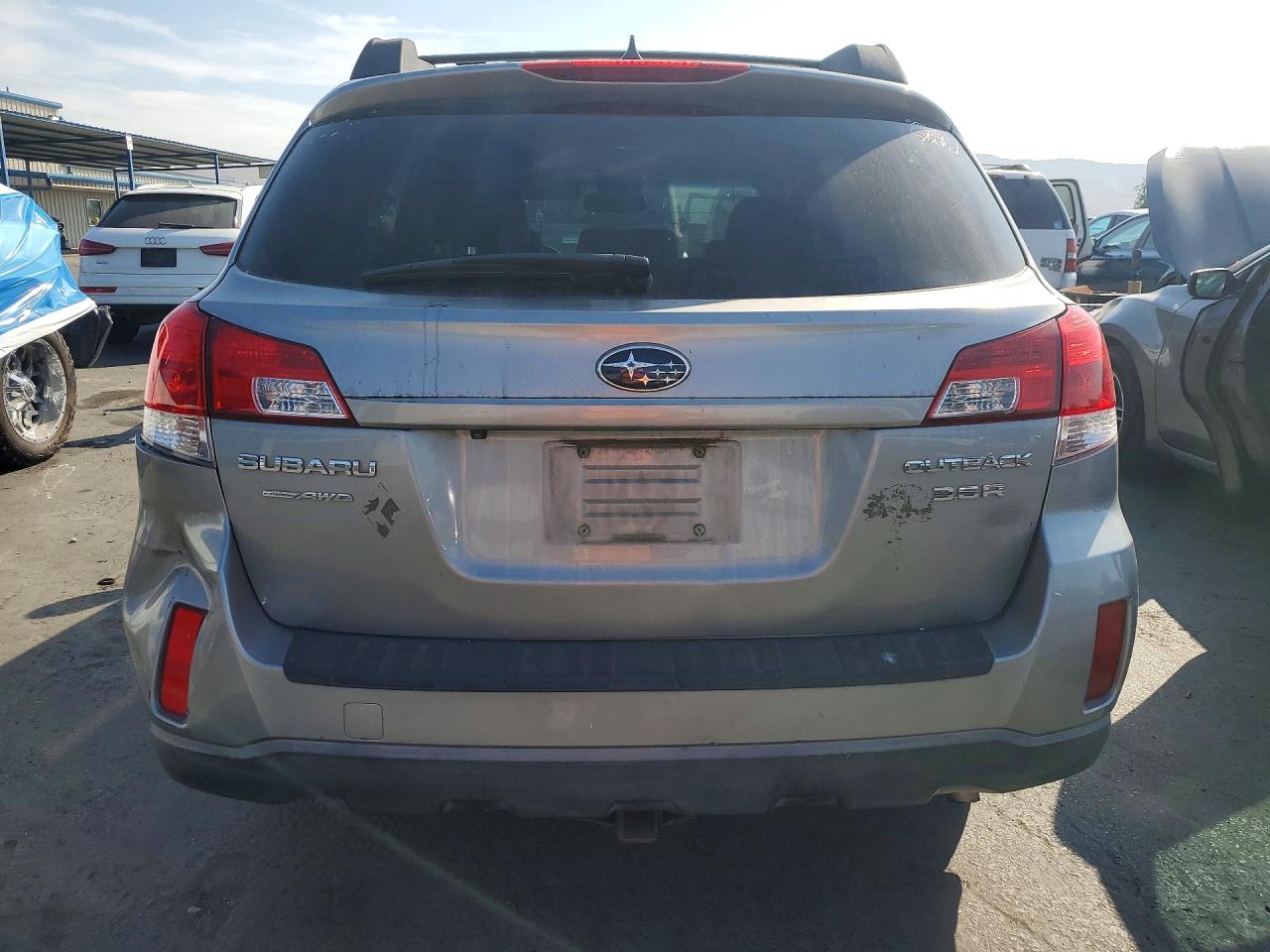 2011 Subaru Outback 3.6r Limited Серебряный vin: 4S4BRDKC3B2364803