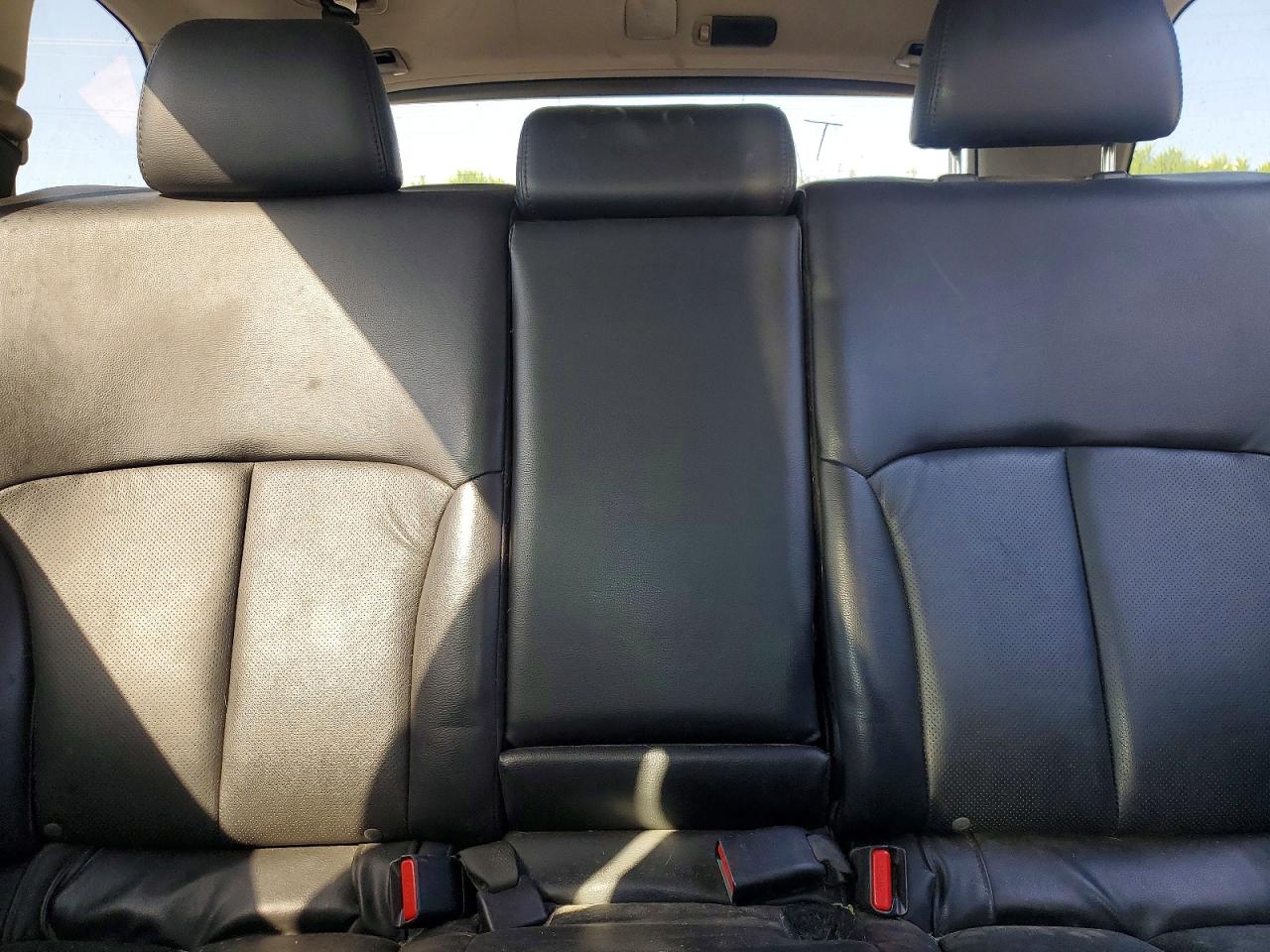 2011 Subaru Outback 3.6r Limited Серебряный vin: 4S4BRDKC3B2364803