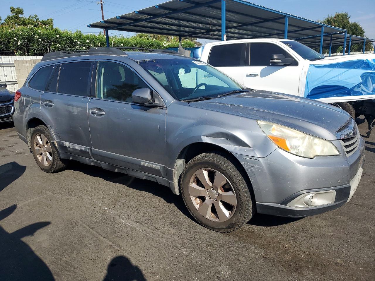 2011 Subaru Outback 3.6r Limited Серебряный vin: 4S4BRDKC3B2364803