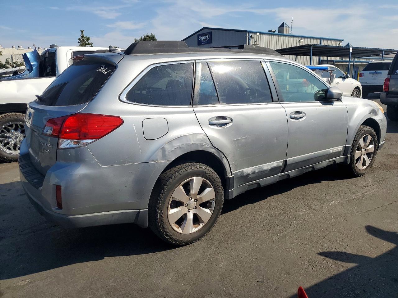 2011 Subaru Outback 3.6r Limited Серебряный vin: 4S4BRDKC3B2364803