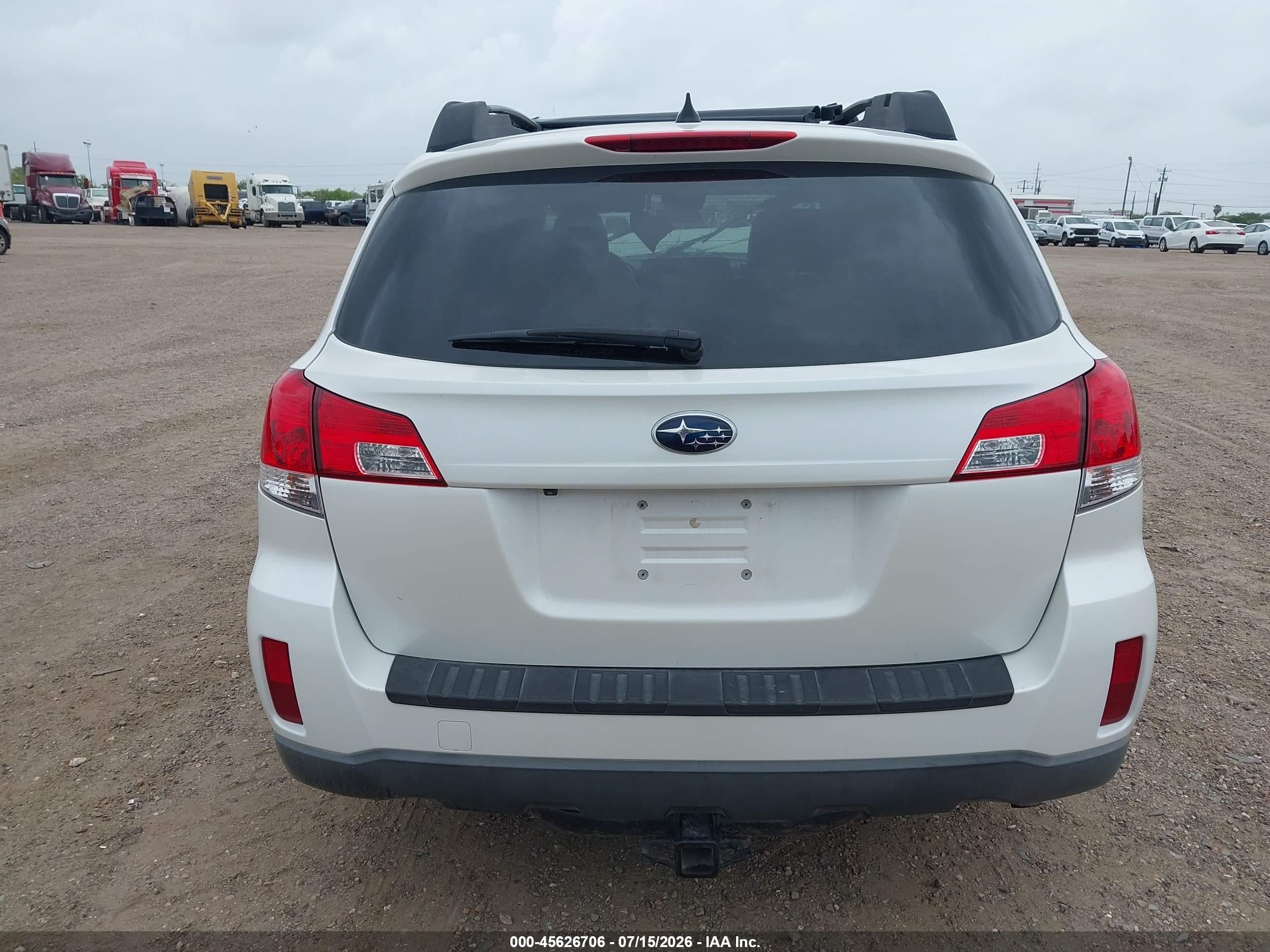 2013 Subaru Outback 3.6r Limited White vin: 4S4BRDKC3D2268494