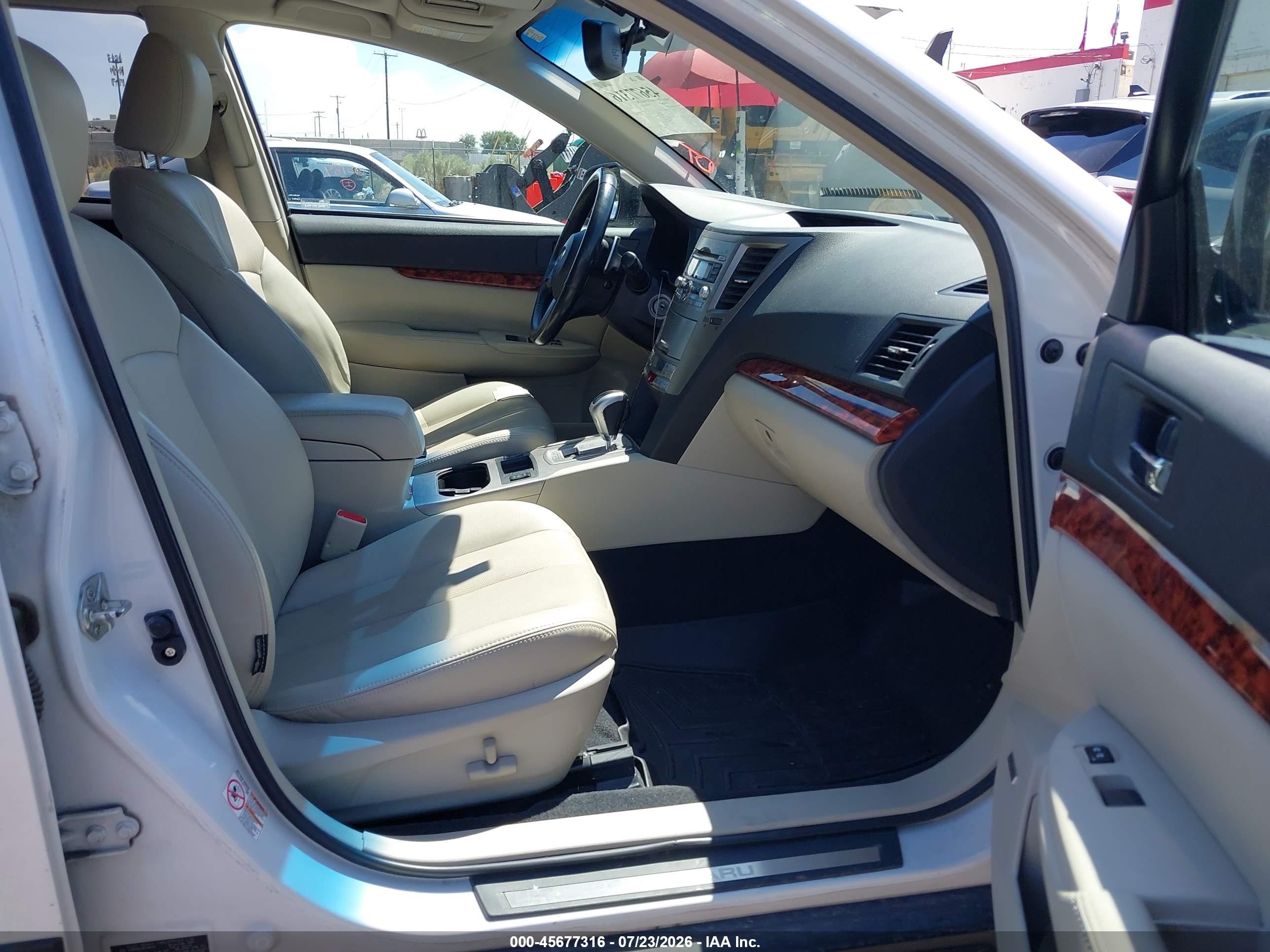 2011 Subaru Outback 3.6r Limited Белый vin: 4S4BRDKC4B2358752