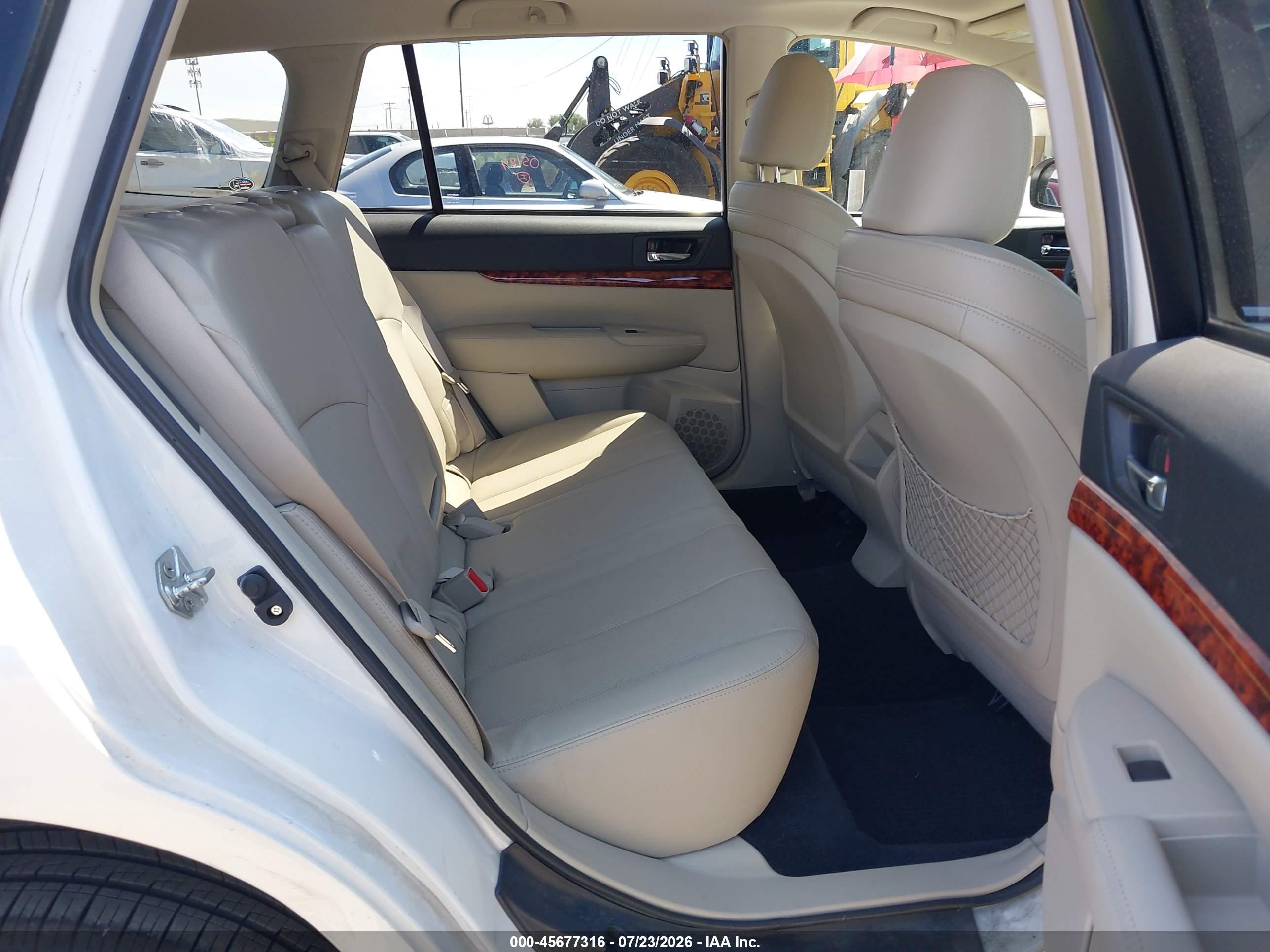 2011 Subaru Outback 3.6r Limited Белый vin: 4S4BRDKC4B2358752