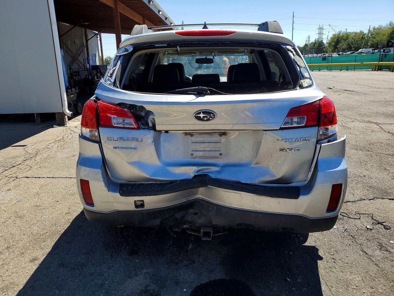 2013 Subaru Outback 3.6r Limited Silver vin: 4S4BRDKC5D2208037
