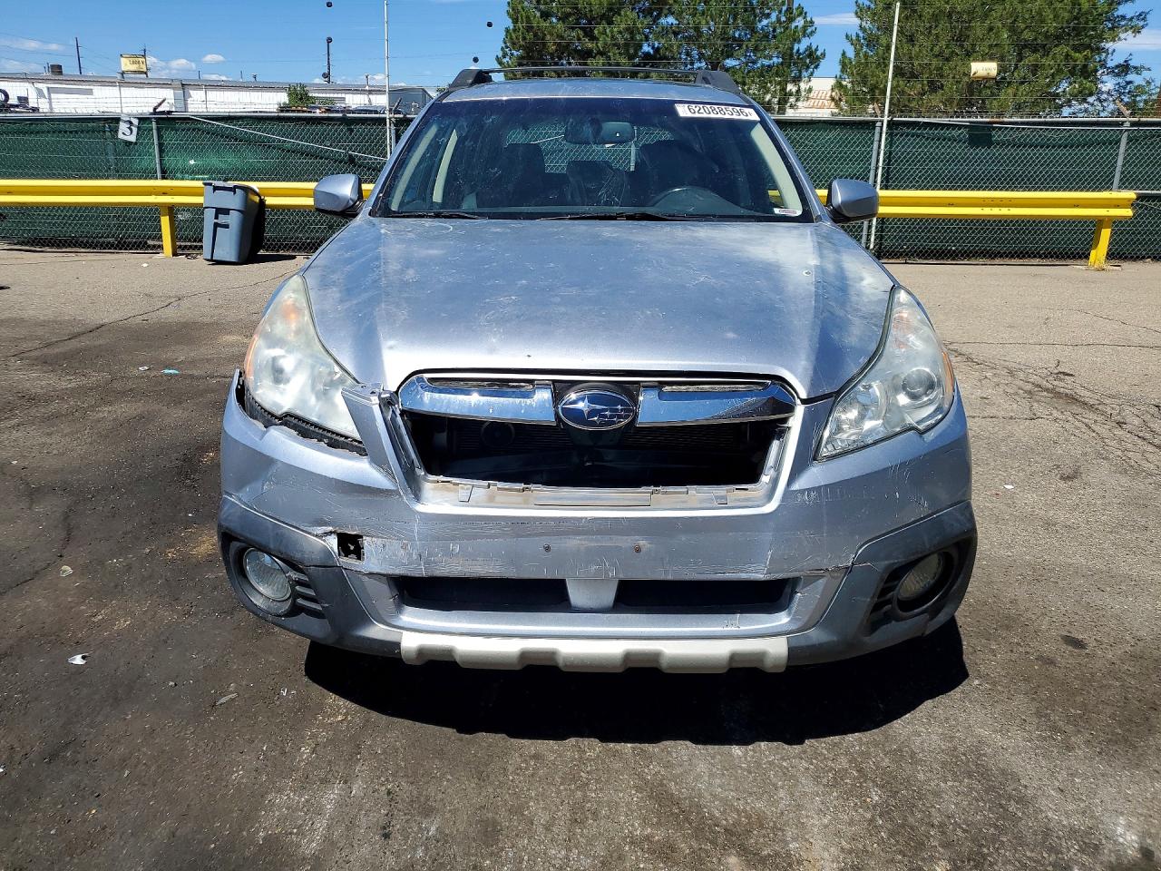 2013 Subaru Outback 3.6r Limited Silver vin: 4S4BRDKC5D2208037