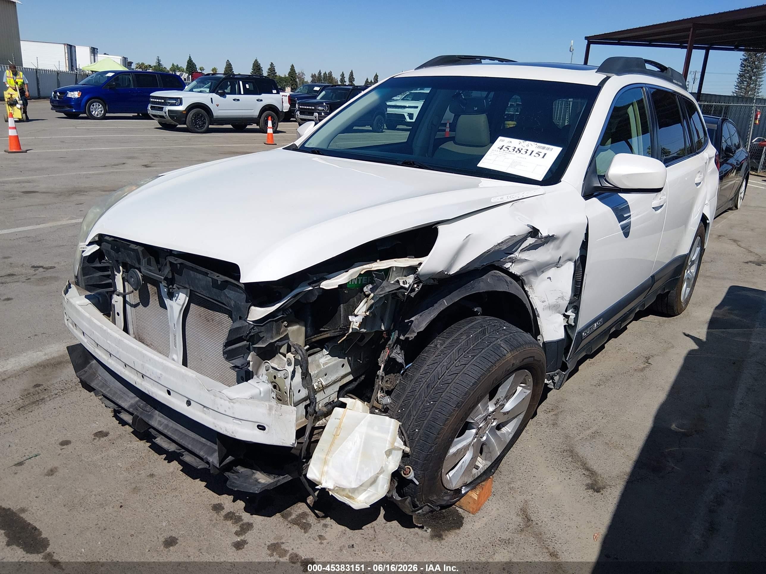 2011 Subaru Outback 3.6r Limited White vin: 4S4BRDKC6B2377819